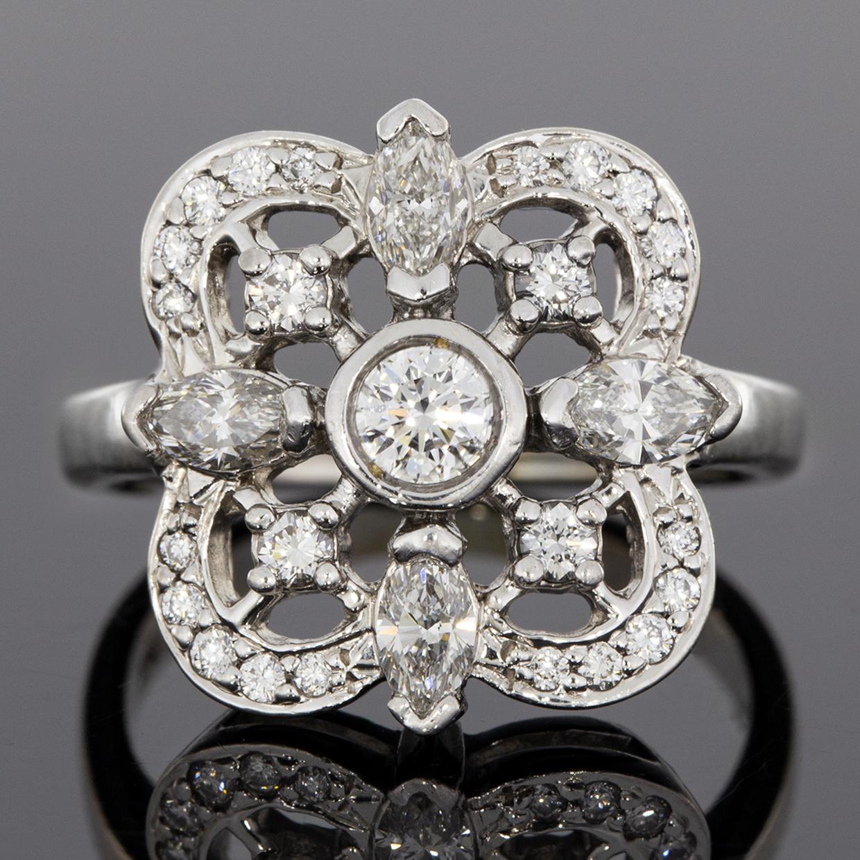 Round Cut Kwiat White Gold 1.01ct Round Diamond Clover Shaped Bezel Ring