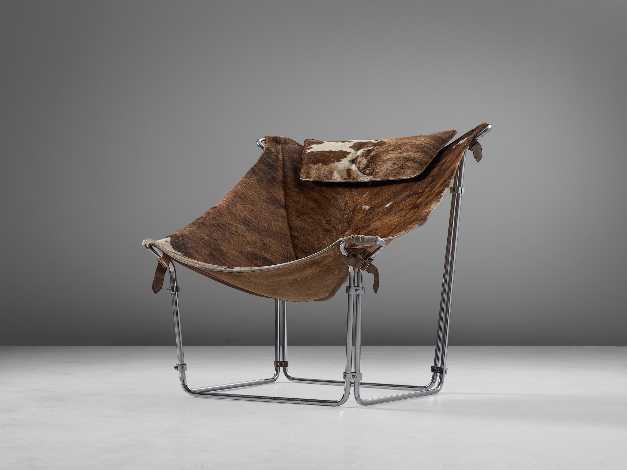 Kwok Hoi Chan pour Steiner, chaise longue 'Buffalo', peau de vache, acier tubulaire, France, 1969

Cette extraordinaire chaise longue de Kwok Hoi Chan est produite par Steiner, Paris. Ce qui caractérise ce design, c'est le cadre en acier tubulaire