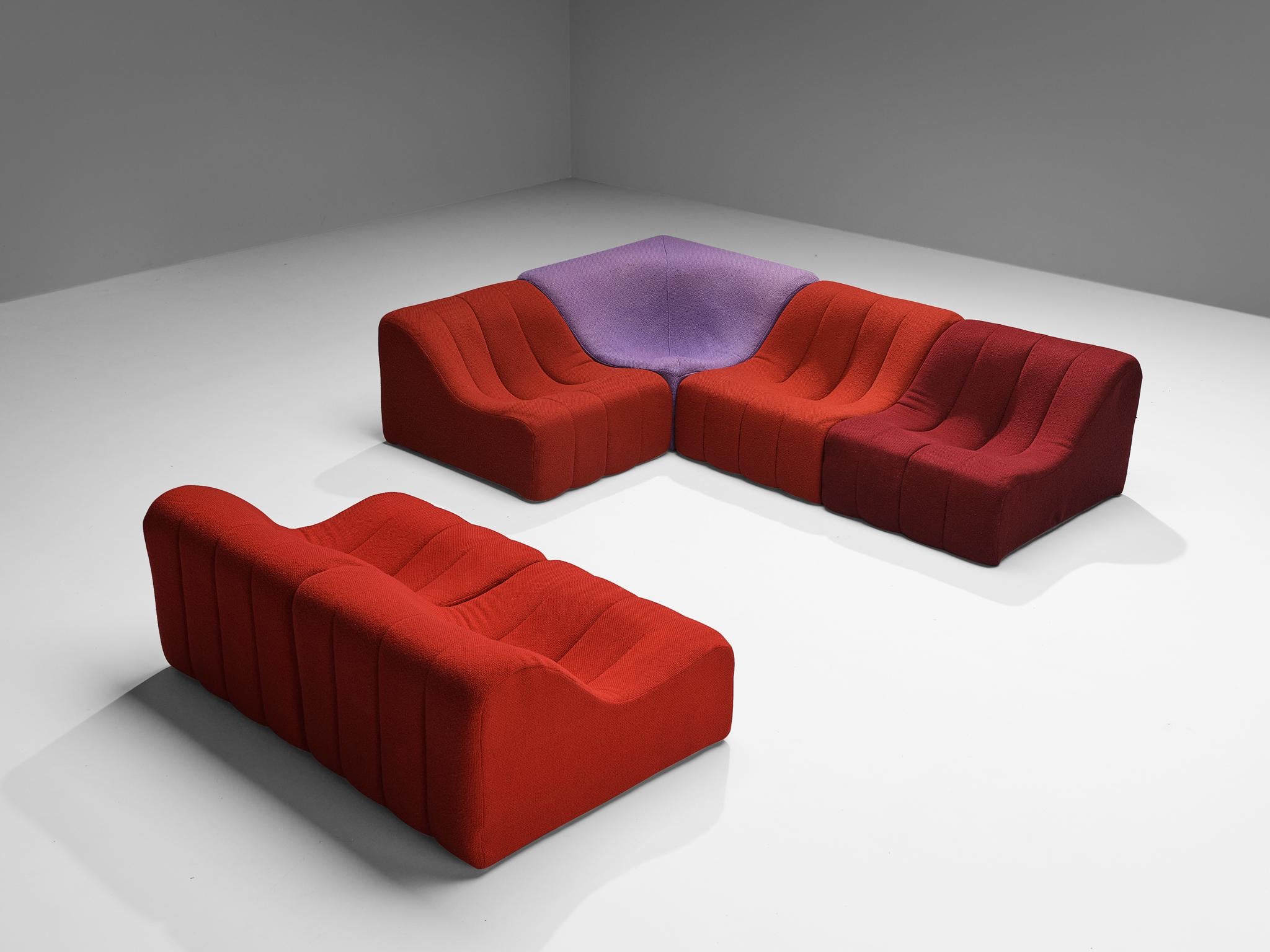 Kwok Hoi Chan for Steiner, sectional sofa, model ´chromatic´, fabric, France, 1970

A postmodern design by Kwok Hoi Chan created in 1970 for Steiner. Design in the seventies was all about going beyond the strict conventions of modernism, with the