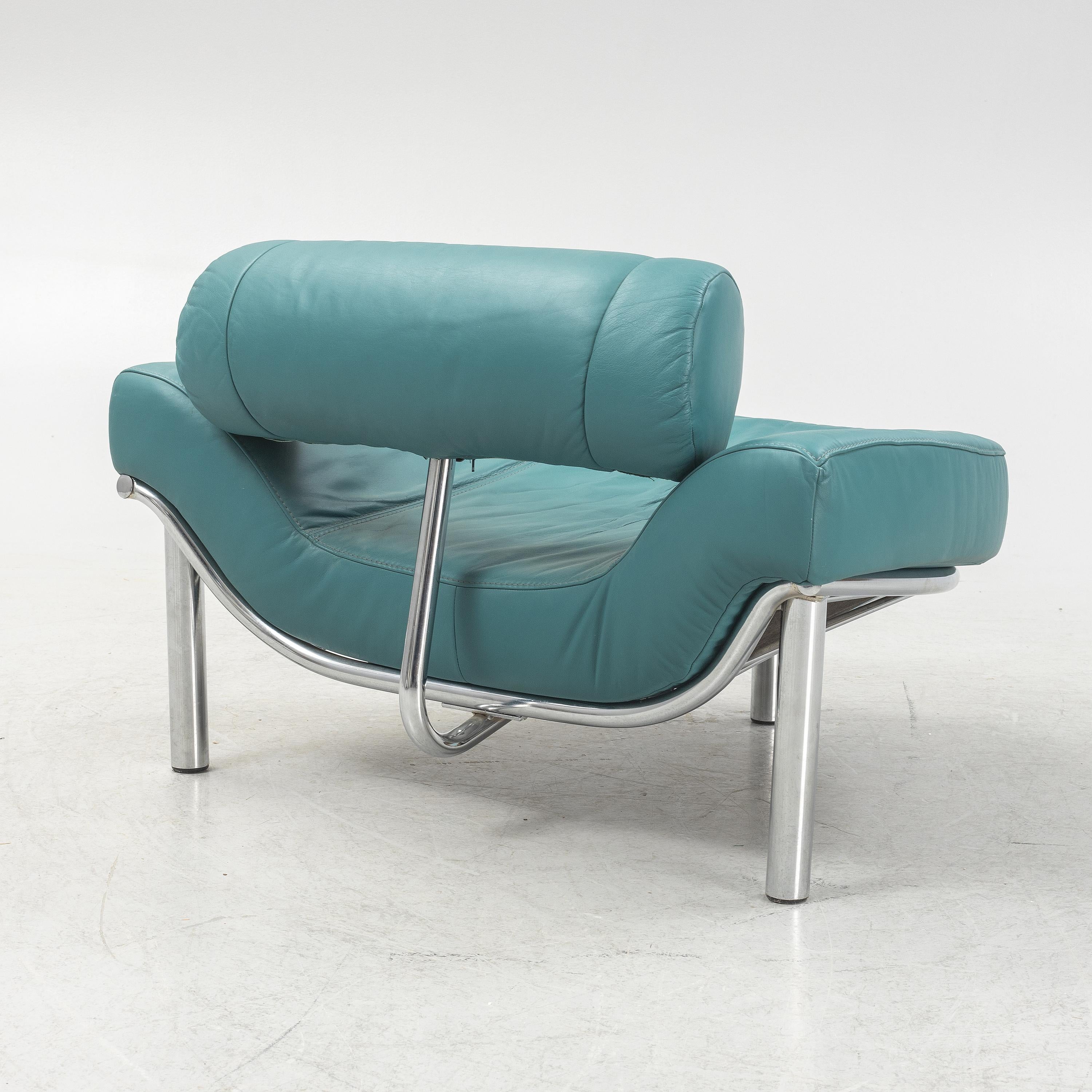 Kwok Hoi Chan style rare armchair steel and blue leather France 1970.
rare model in tubular steel with turquoise blue cushions .
Good condition. light patina on the leather 