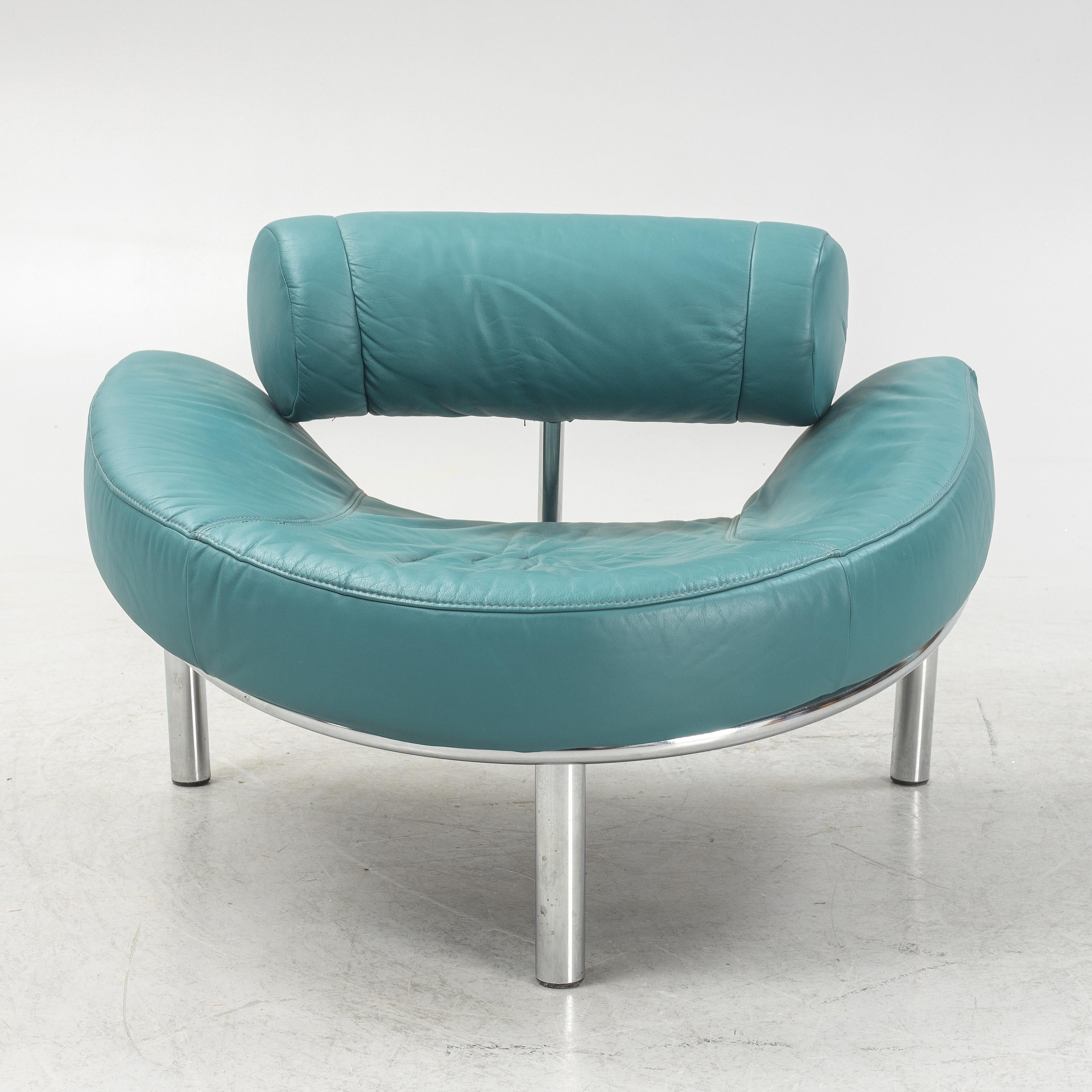 Kwok Hoi Chan style rare armchair steel and blue leather France 1970 In Good Condition For Sale In Paris, FR