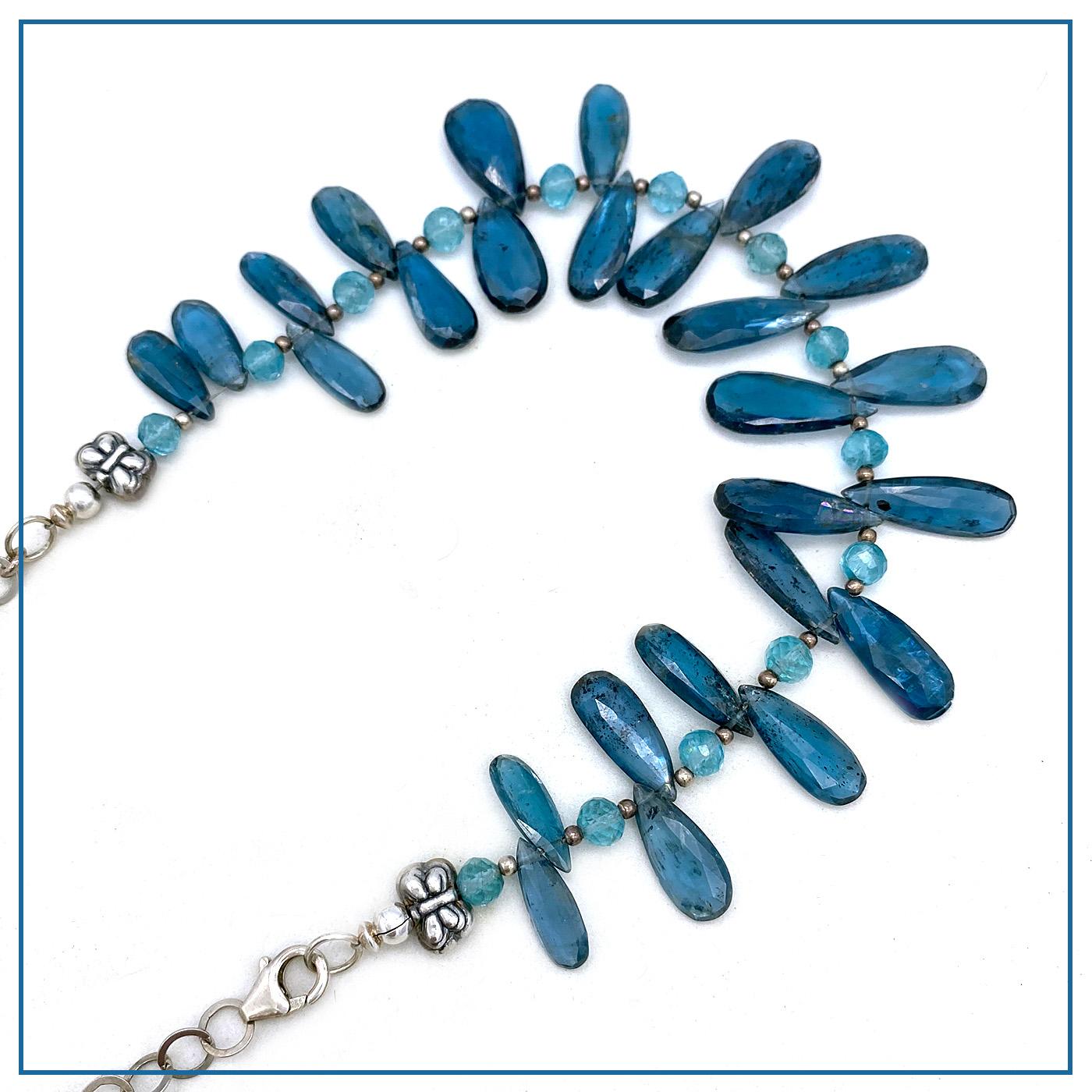 Collana con gemma di kyanite e catena in argento sterling in vendita 1