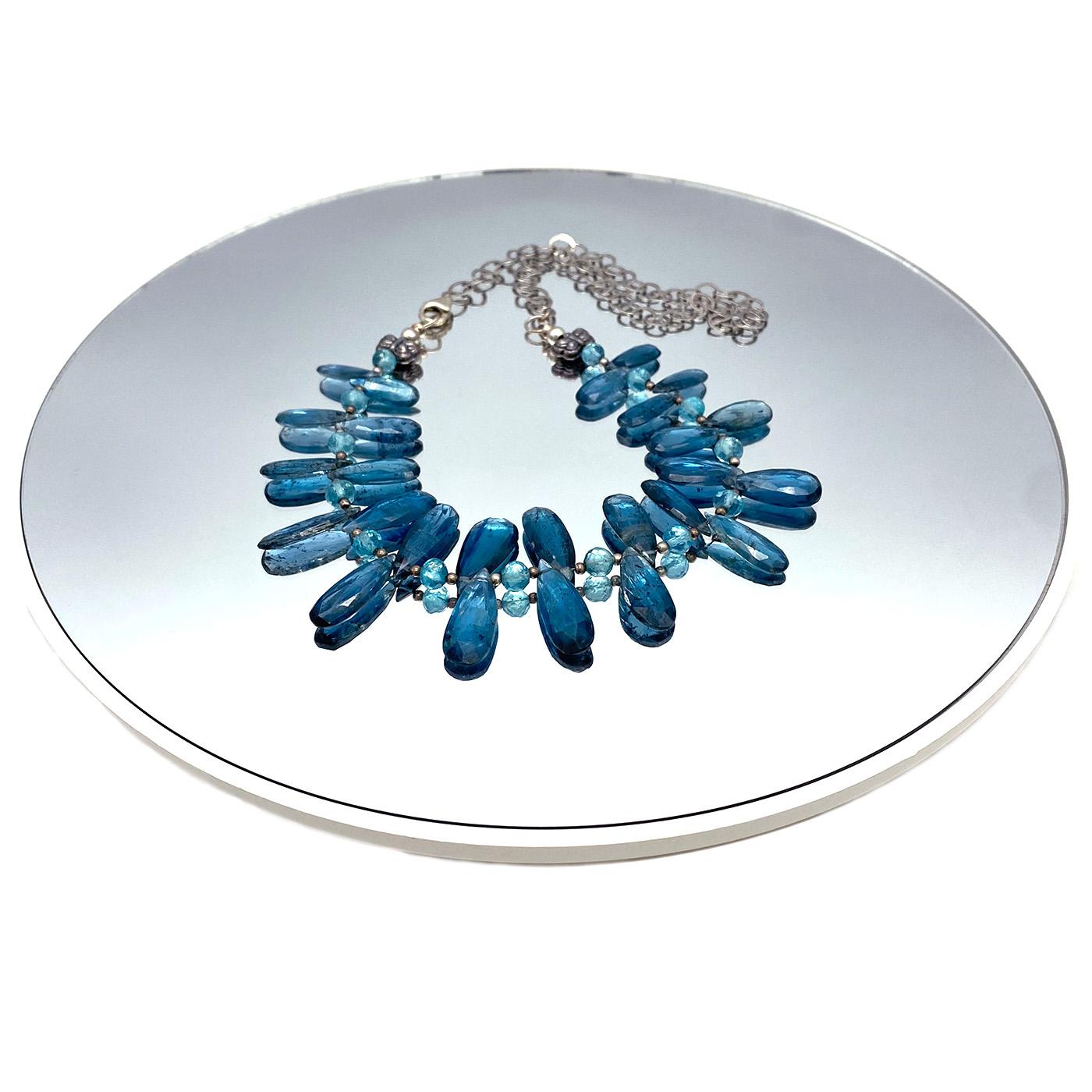 Collana con gemma di kyanite e catena in argento sterling in vendita 2