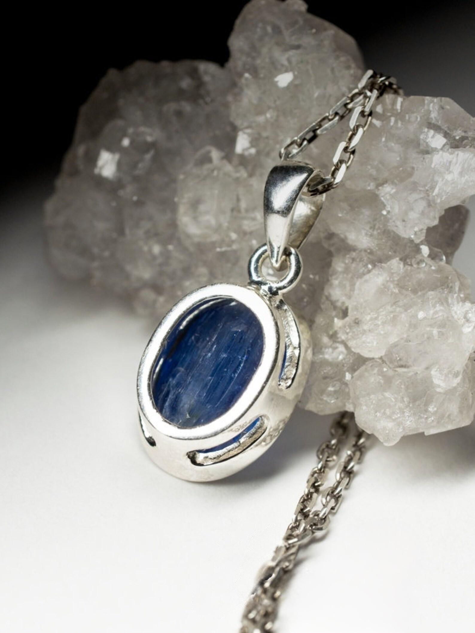 Kyanite Silver Pendant Natural Blue Gemstone Fine Unisex Jewelry Vintage style In New Condition For Sale In Berlin, DE
