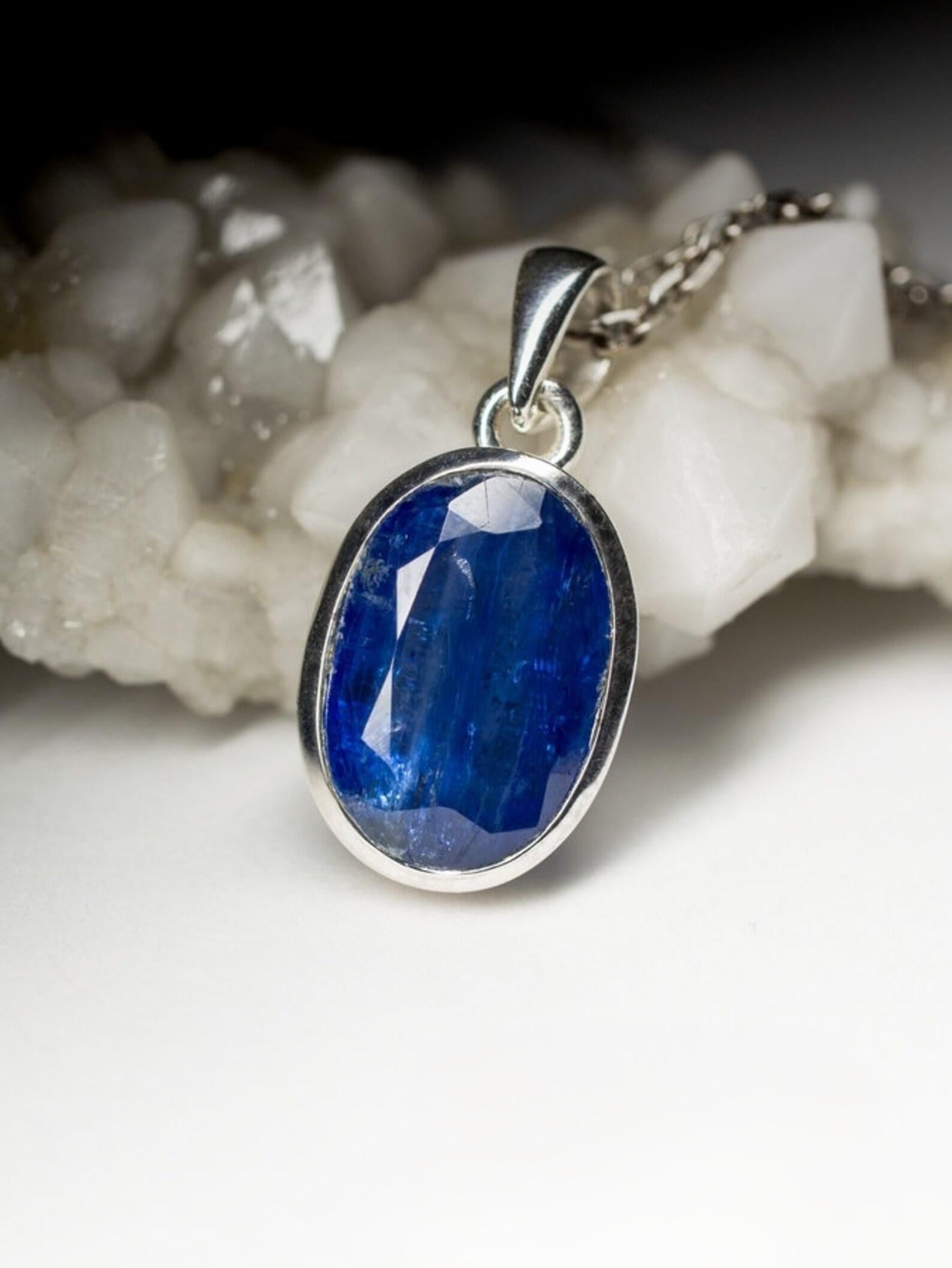 Kyanite Silver Pendant Natural Blue Gemstone Fine Unisex Jewelry Vintage style For Sale 2