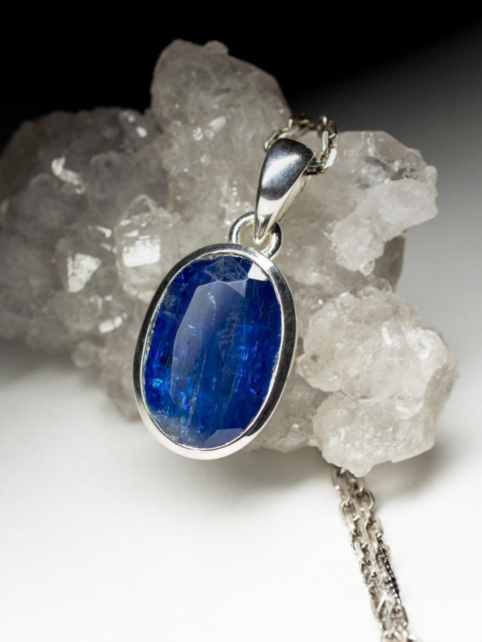 Kyanite Silver Pendant Natural Blue Gemstone Fine Unisex Jewelry Vintage style For Sale 3