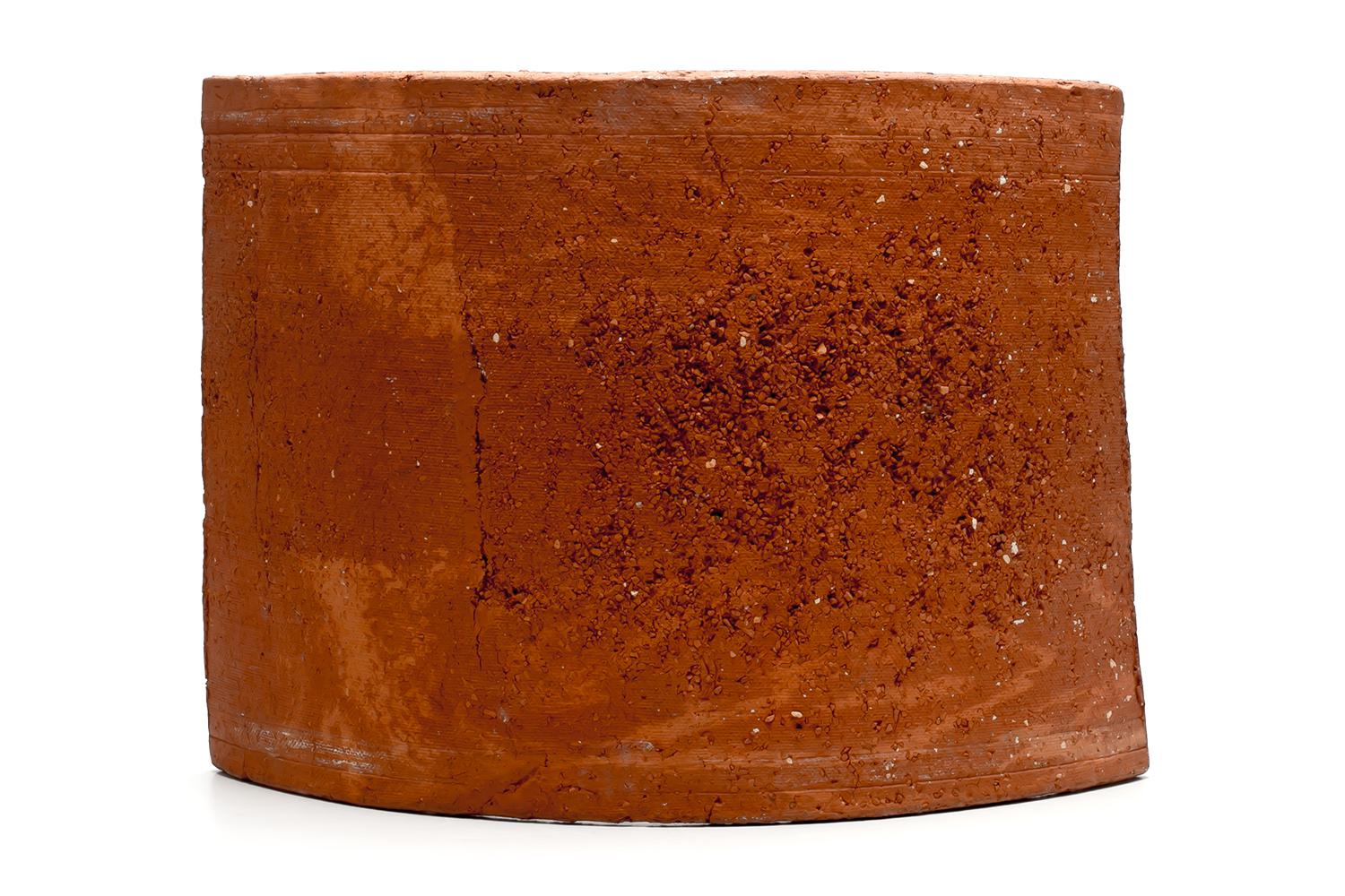 Kyllikki Salmenhaara è stata la più grande artista della ceramica finlandese, che ha raffinato le sue eccezionali capacità ceramiche in una forma d'arte, nonché una ricercatrice e un'educatrice che ha dedicato la sua vita alla ricerca della