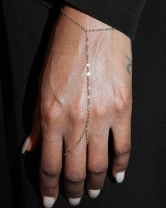 Kyma Catena a mano sottile in oro 14K con Looping per le dita