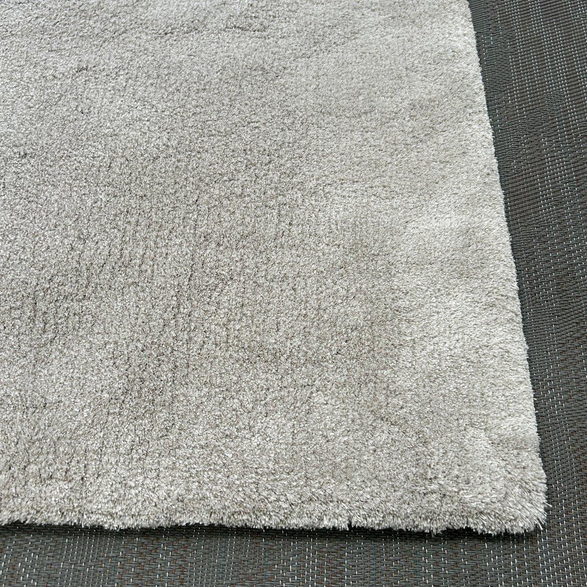 Modern Kymo Airy Premium Rug For Sale