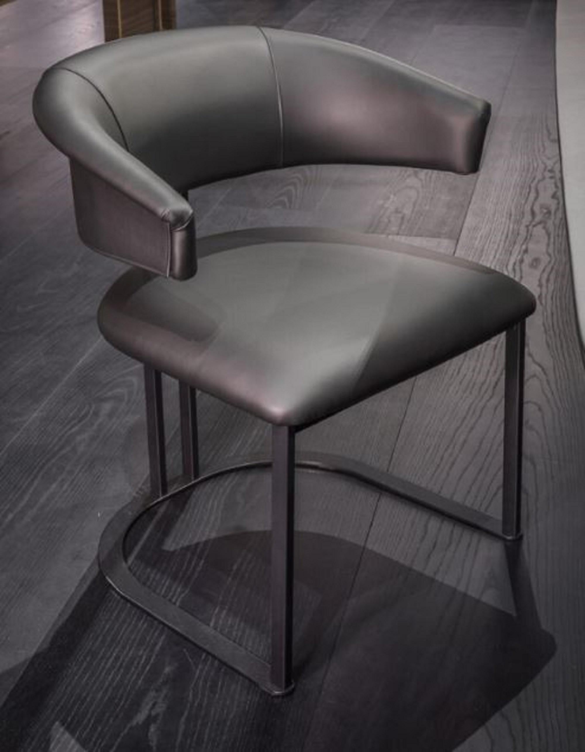 Kyo-Stuhl im Angebot 2