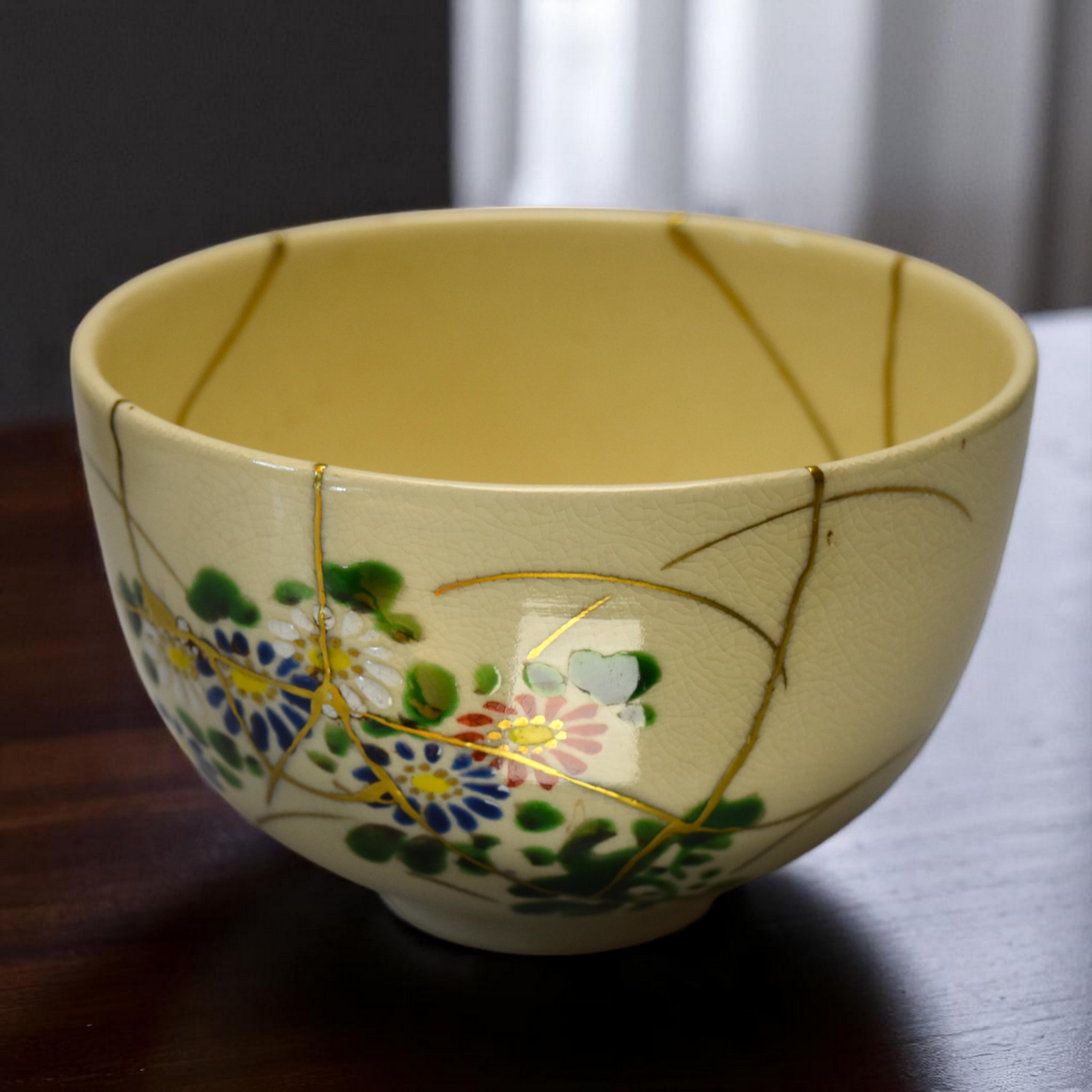 Kyo chawan mit Blumen und Kintsugi im Angebot 1