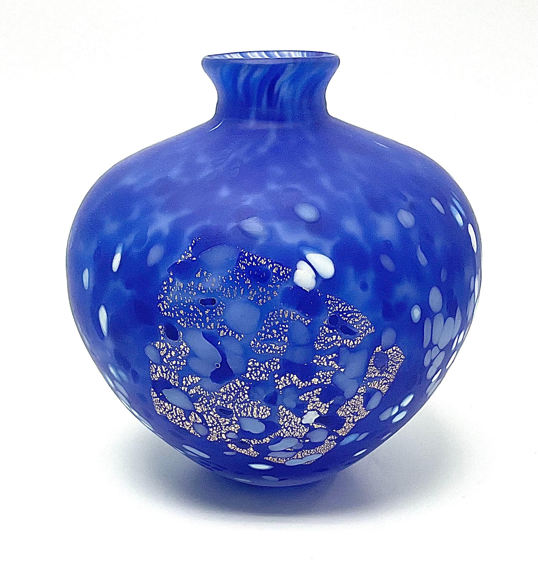 Artist Signed art glass vase by Japanese artist Kyohei Fujita. Highly sought after Artist with very few objects available on the market. 

Kyohei Fujita (?? ??, Fujita Kyohei, 1921 – September 18, 2004) was a Japanese glass artist. He received