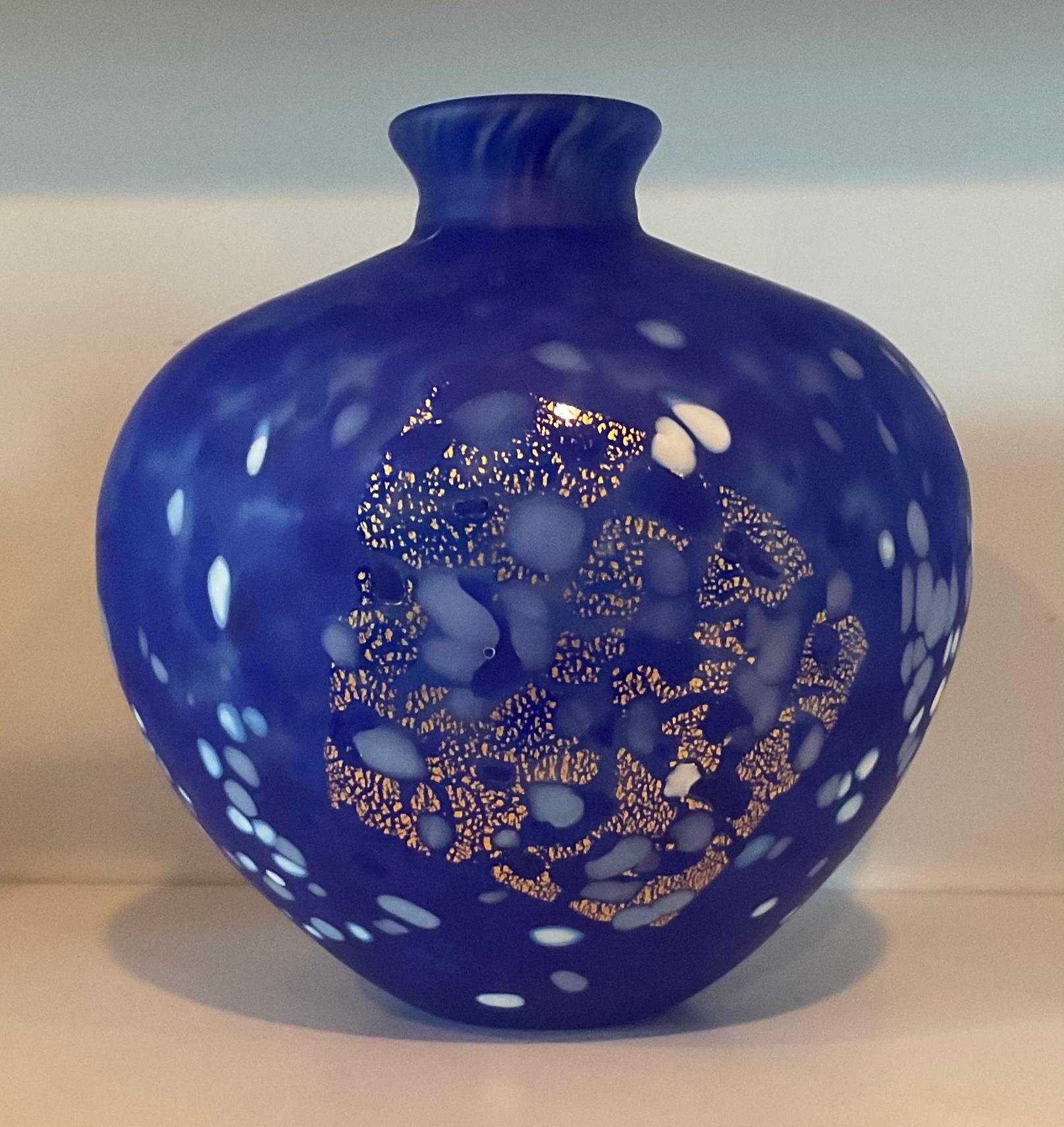 Kyohei Fujita Japanese Studio Glass Vase Signed by the Artist Vibrant Blue In Good Condition In Ann Arbor, MI