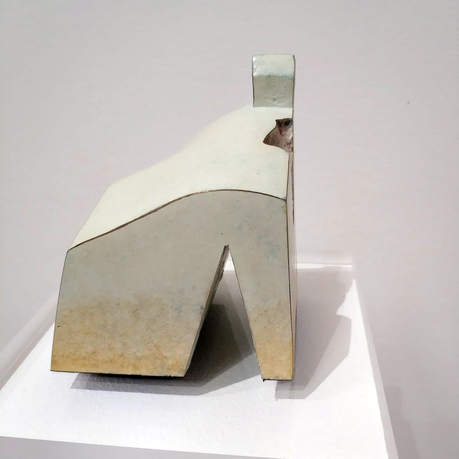 This intimate bronze sculpture by renowned Japanese artist Kyoji Nagatani presents a minimalist architectural form rendered in pristine white patina. Measuring 10 x 8 x 8 cm and weighing 950 grams, the piece depicts a simplified house structure with