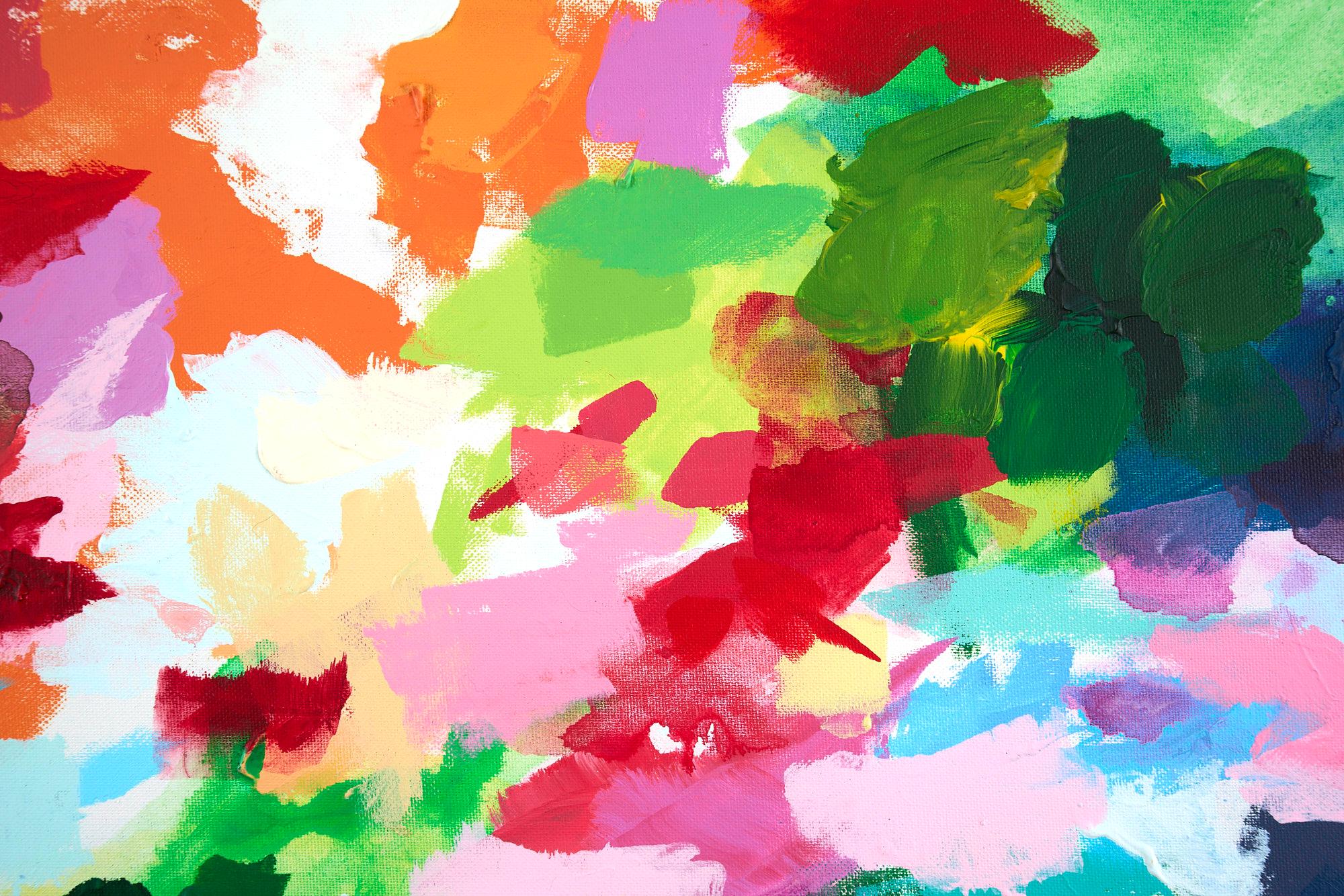 Die Serie Perfect Coincidence des Künstlers ist eine zeitgenössische Hommage an die Launen des Zufalls, die an die Technik von Jean Arp erinnert, der neue sinnliche Formen schuf, indem er farbiges Papier riss und es frei fallen ließ, geleitet vom