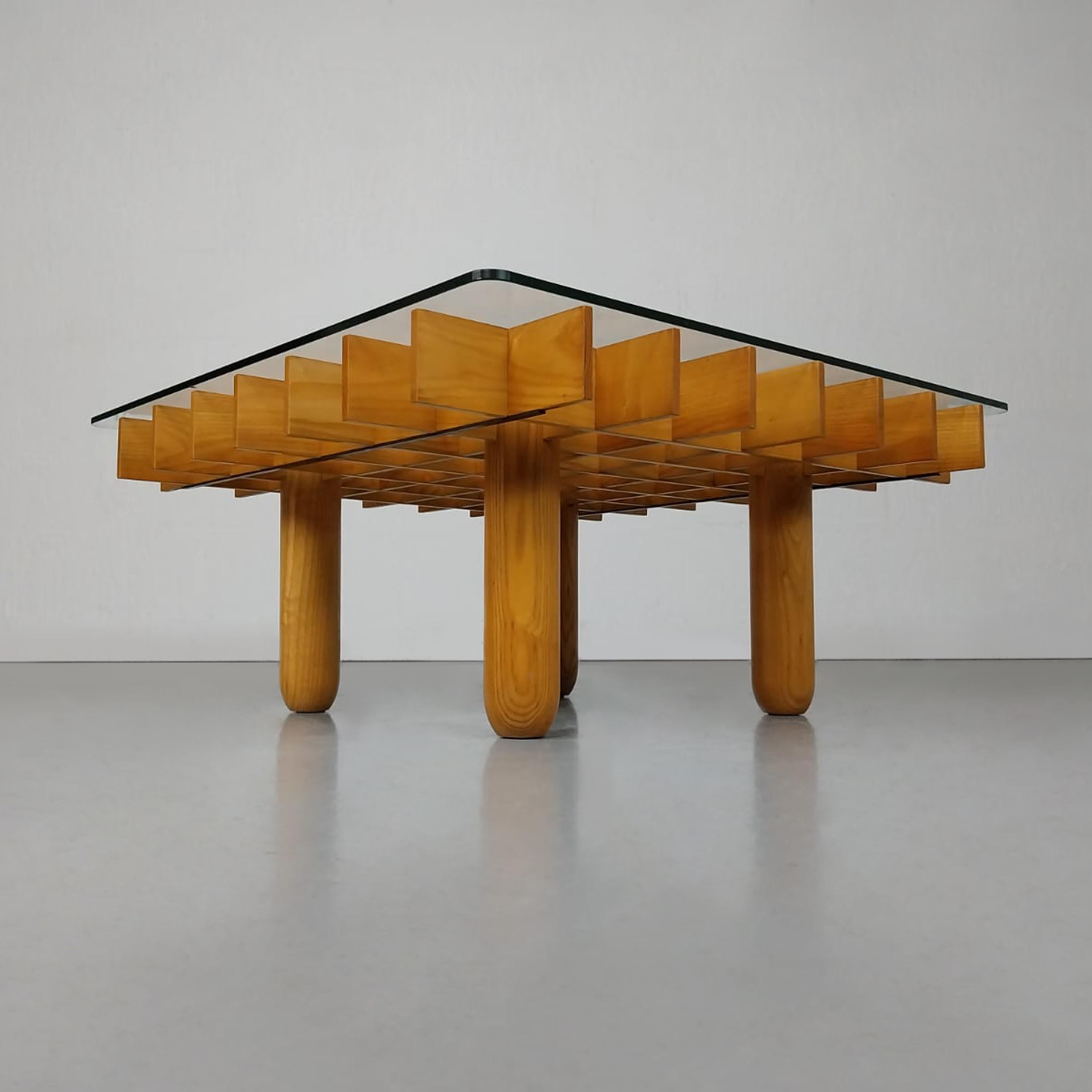 The Kyoto coffee table is a coffee table designed by Gianfranco Frattini, was produced by cabinet maker Pierluigi Ghianda   and was distributed by Knoll International.

The table has only been produced in very small numbers during the 70s so this
