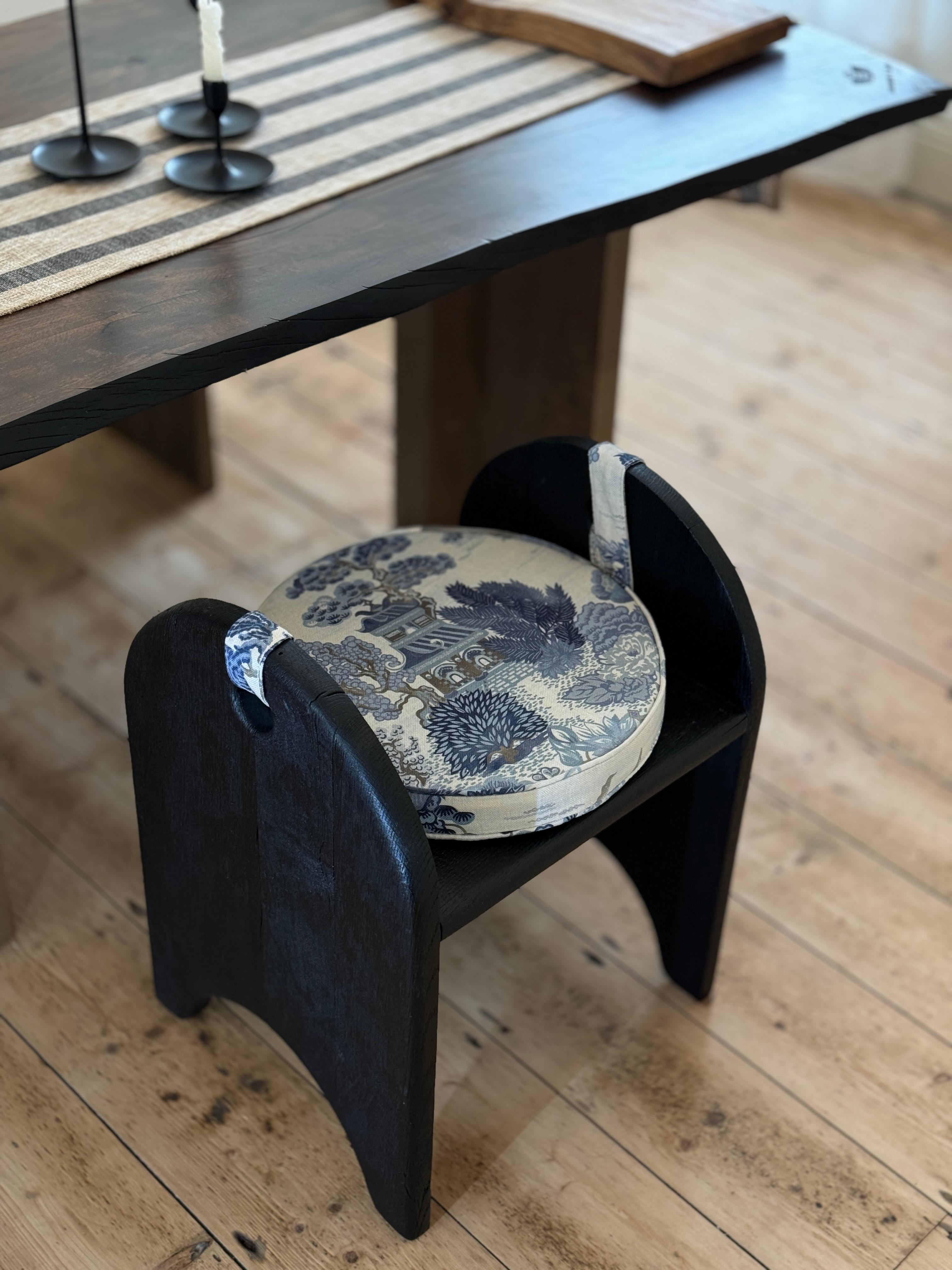 Postmoderne Tabouret Oak Charred lin en vente