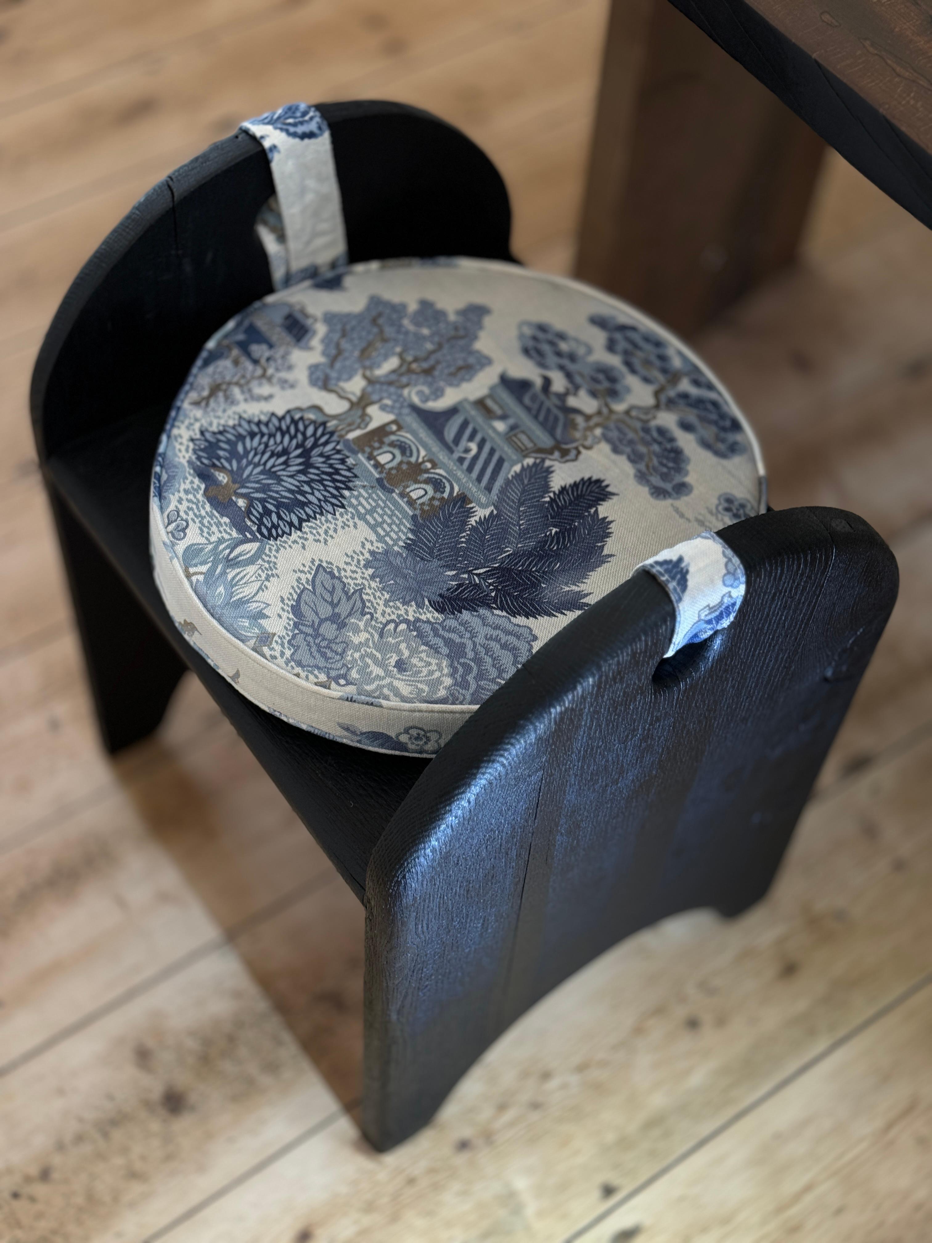 XXIe siècle et contemporain Tabouret Oak Charred lin en vente