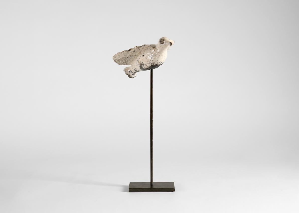 Die Raku-Skulpturen von Kiriaki Moustaki sind von primitiven Werken früher Zivilisationen inspiriert. Seine weichen und leuchtenden Formen erinnern an die Farben und Bilder der etruskischen Kunst und des kretischen Kunsthandwerks und bilden eine Art