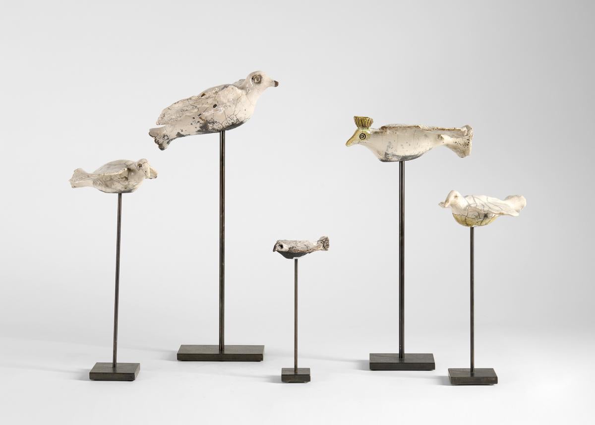 Kyriaki Moustaki, Große Raku-Keramik-Skulptur eines Vogels, Frankreich, um 2024 (21. Jahrhundert und zeitgenössisch) im Angebot