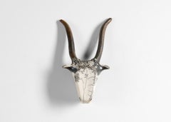 Kyriaki Moustaki, Raku-Keramik-Skulptur eines gehörnten Tieres, Frankreich, um 2024
