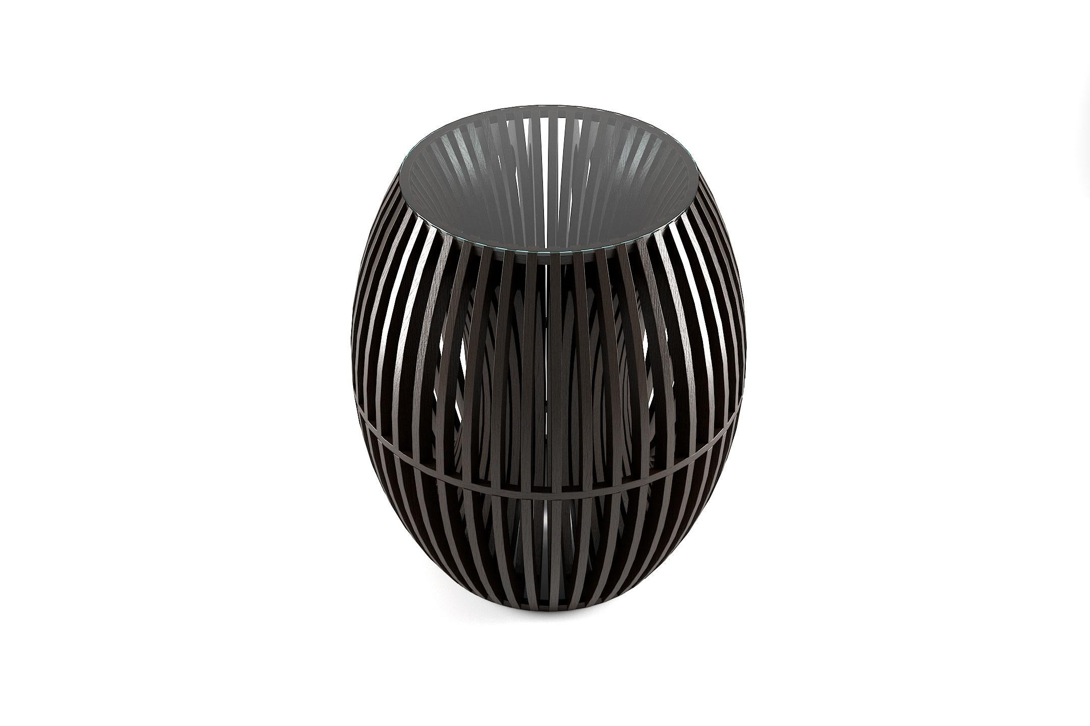 Européen Table d'appoint Kyoto teintée à la main avec plateau en verre transparent en vente