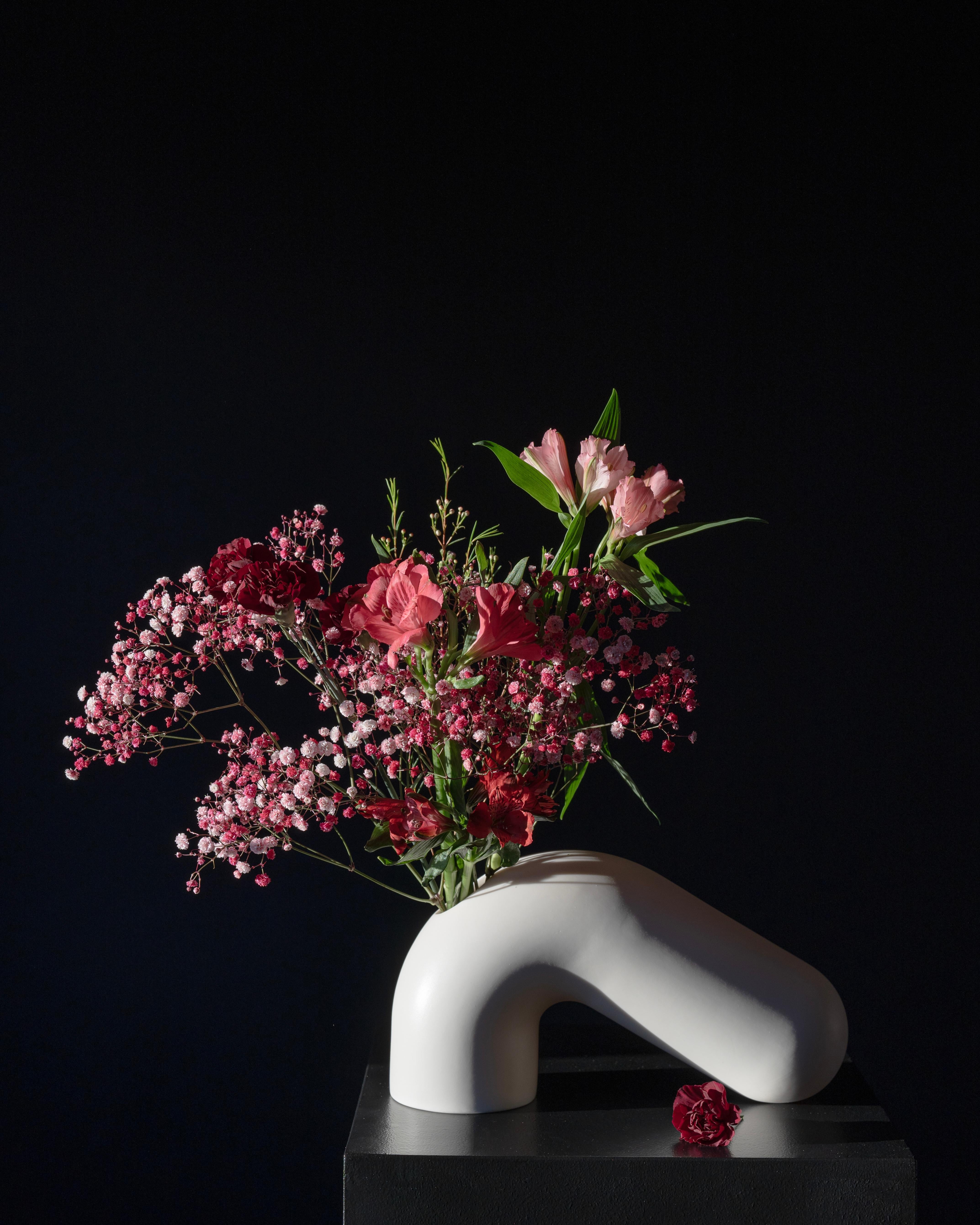 Kyuka Dual Flow Vase, Ikebana, moderne Keramik (Polnisch) im Angebot