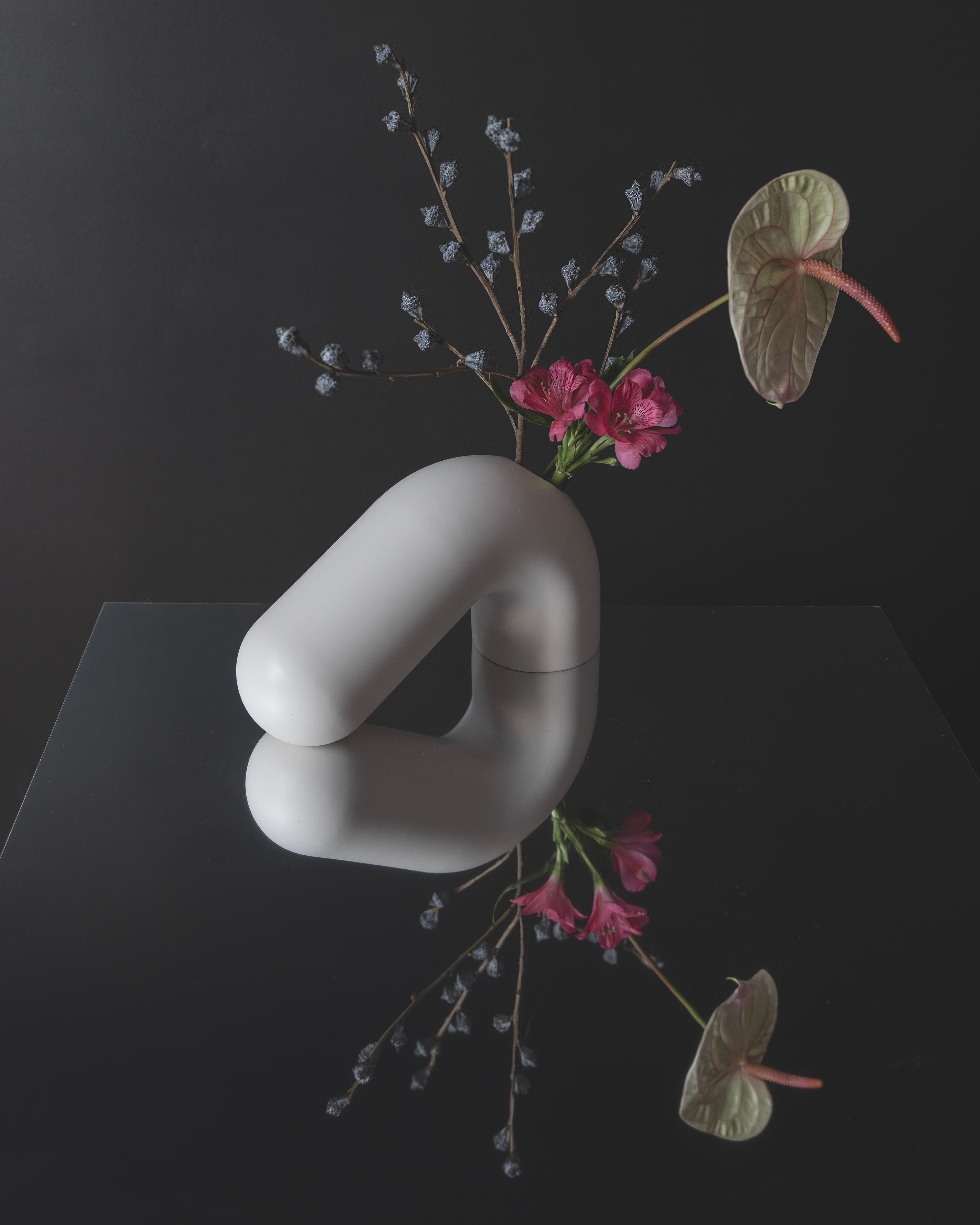 Kyuka Dual Flow Vase, Ikebana, modern ceramics In New Condition For Sale In MILANÓWEK, 14