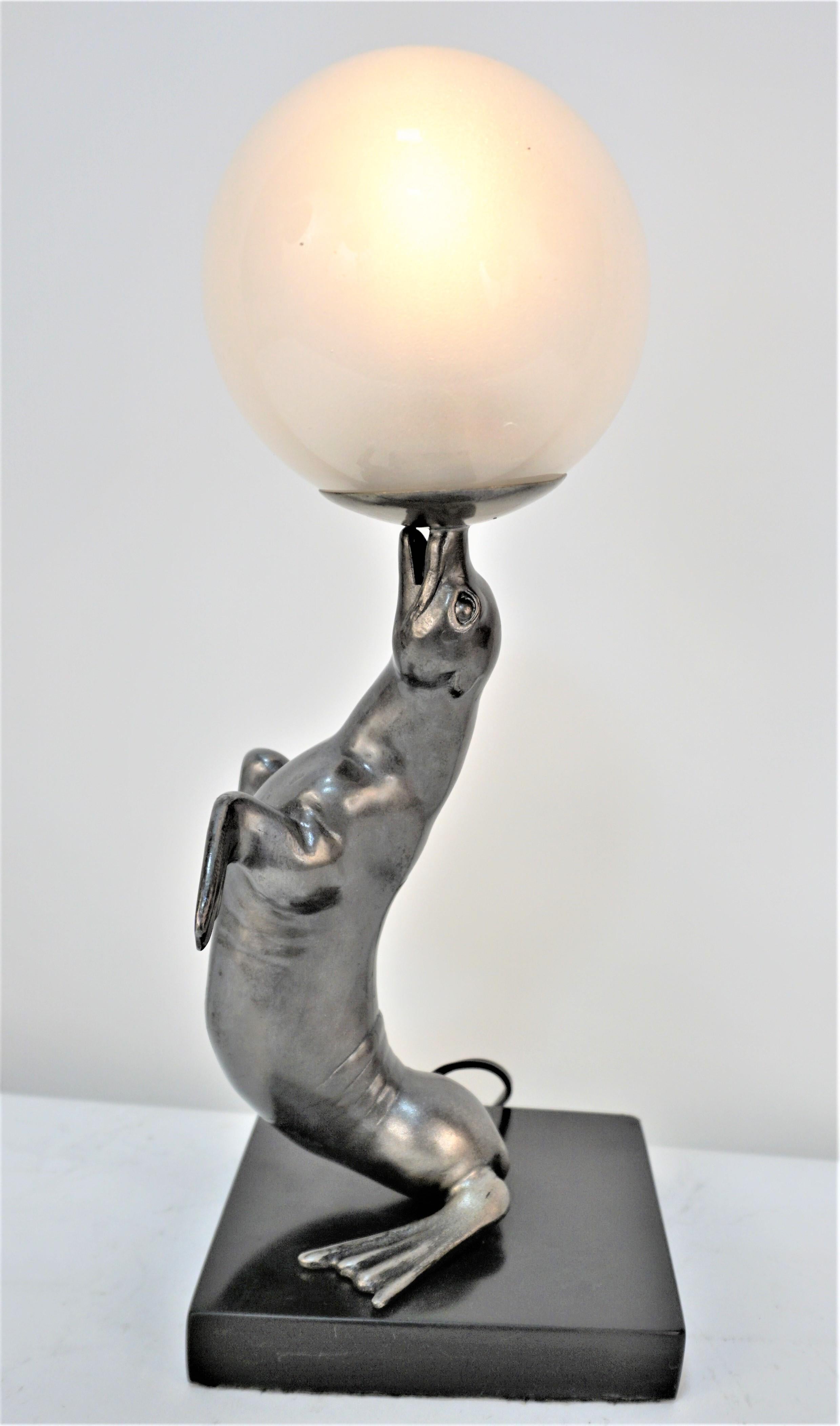 Métal L. A. Carvin French Art Deco Sea-Lion Lamp Playing with Ball en vente