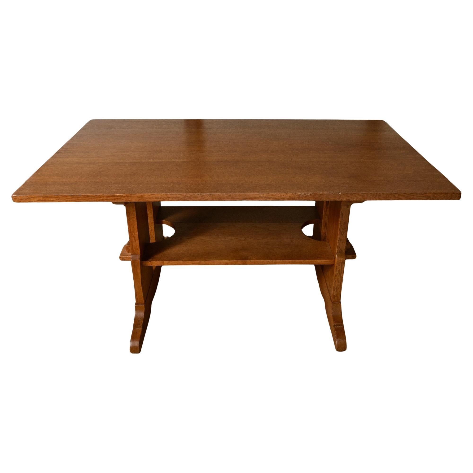 Mesa caballete L y J.G Stickley
Tamaño más pequeño deseable
Detalles típicos como estrías en el borde del tablero, clavijas y espigas pasantes
Acabado original