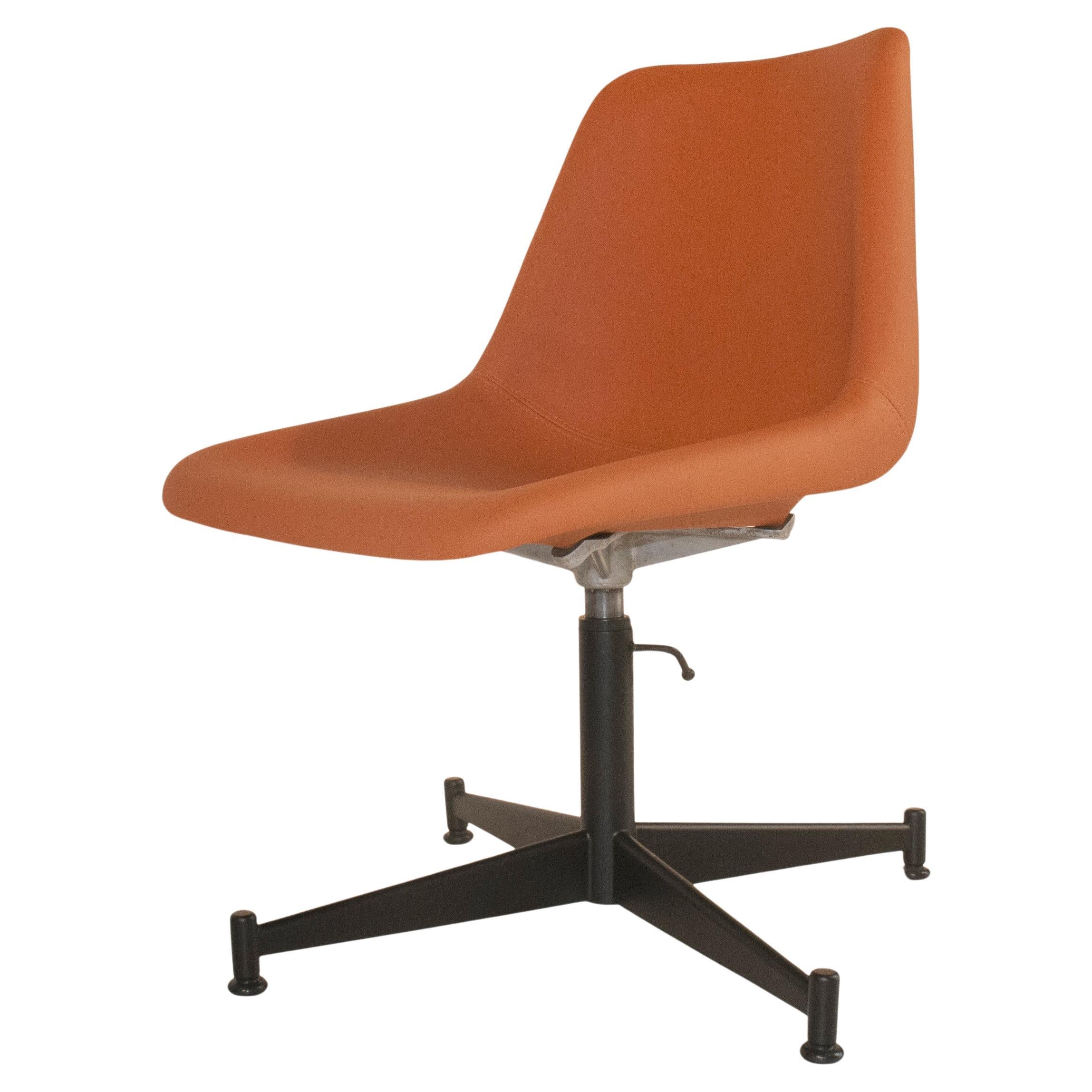 I.L.A. , chaises de bureau pivotantes, très rares, étiquette d'origine, Brésil, années 1970 en vente