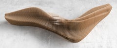 Skulpturale L-förmige Bank aus Sperrholz CNC-geschnitten Organisches Modernes Design