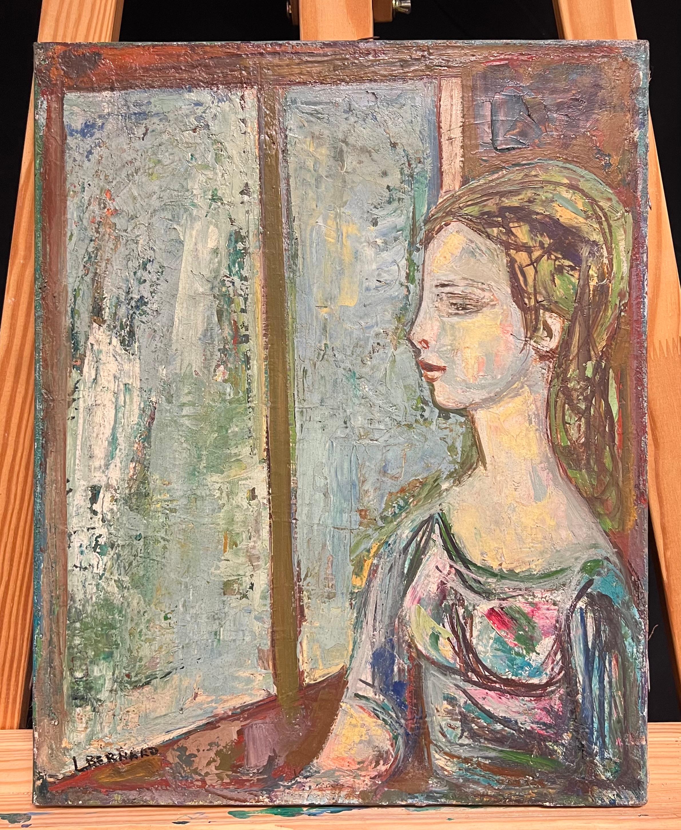 Ritratto di donna alla finestra, modernista francese degli anni '50, dipinto ad olio con texture - Painting di L Bernard
