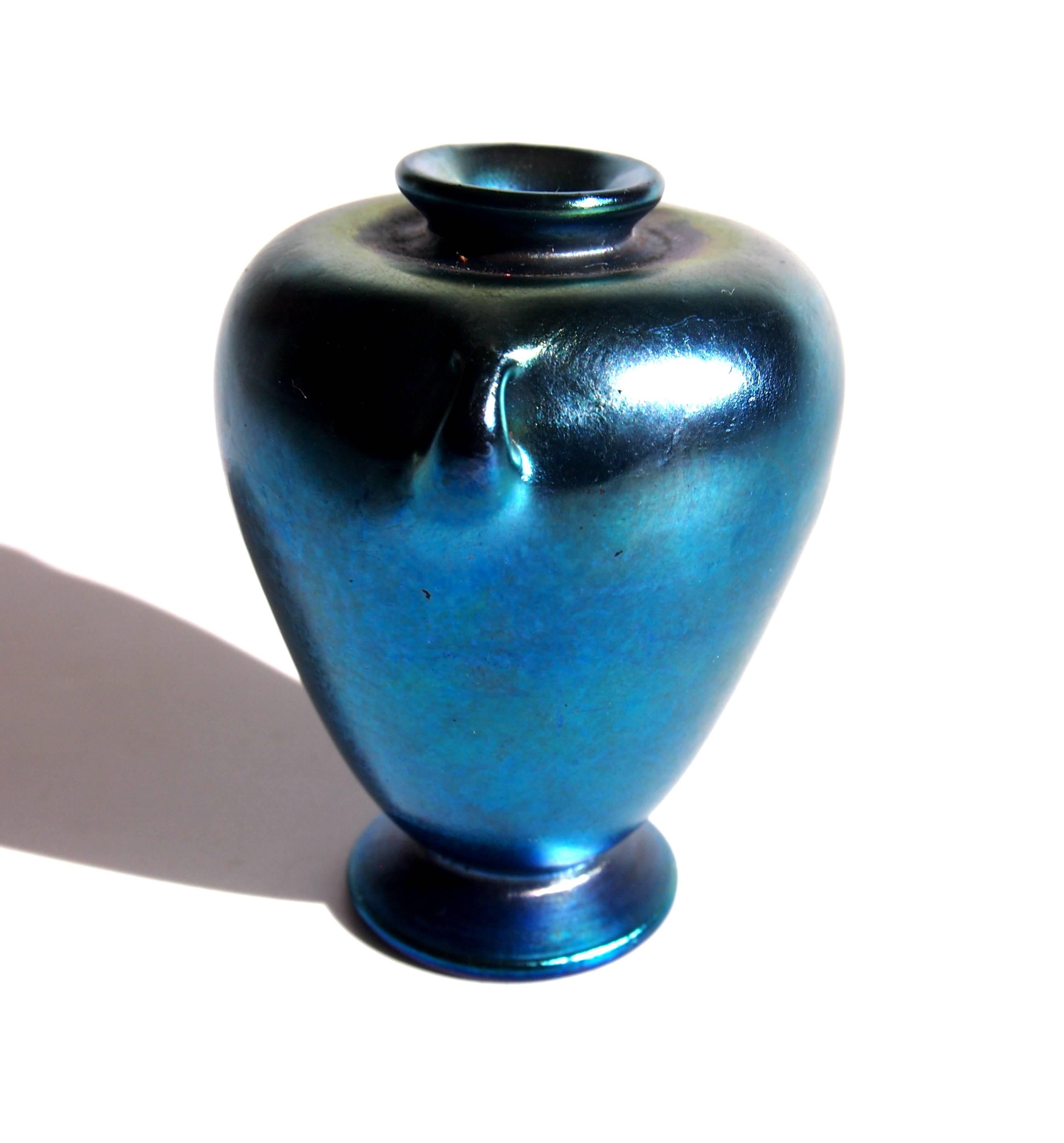 L C Tiffany Art Nouveau Blue Miniature Footed Favrile Glass Urn/Vase In Good Condition For Sale In London, GB
