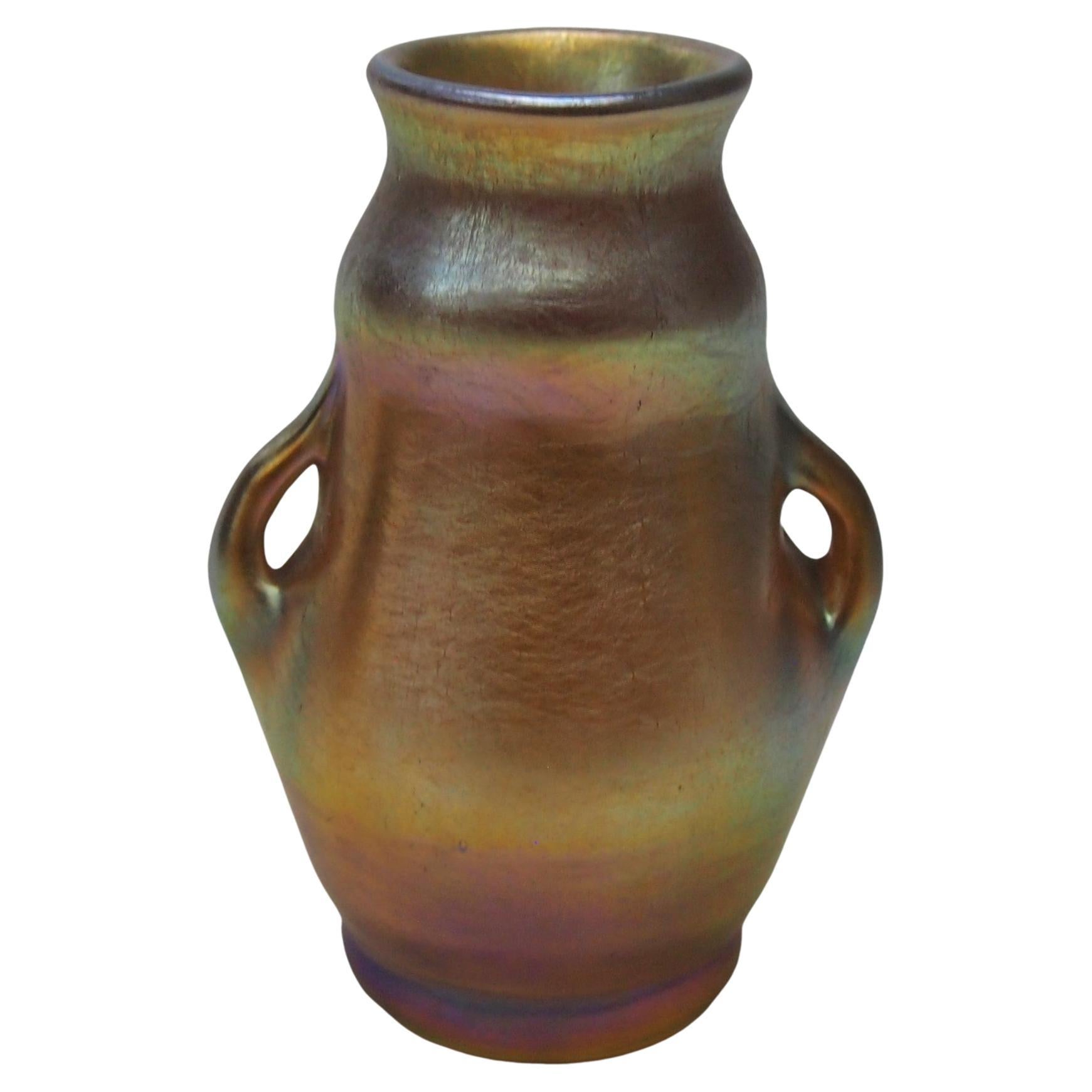 I.L.C. Tiffany Oro Aurene Vaso in vetro Favrile in miniatura a due manici, firmato