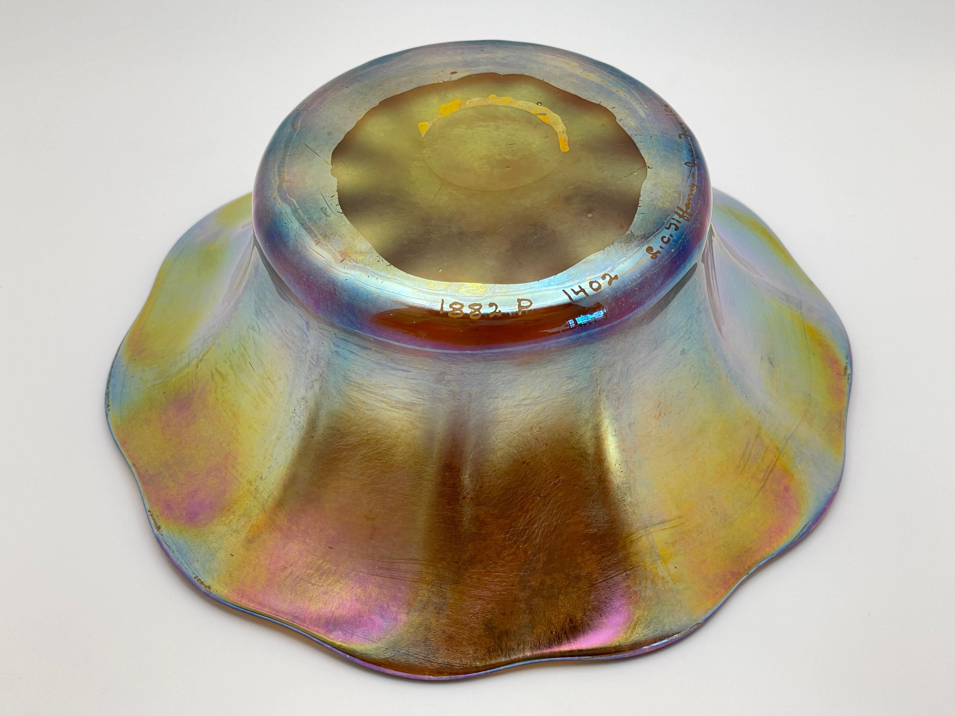 L. C. Tiffany Louis Comfort Tiffany Gold Favrile Glass Bowl Circa 1880s In Good Condition For Sale In Westport, CT