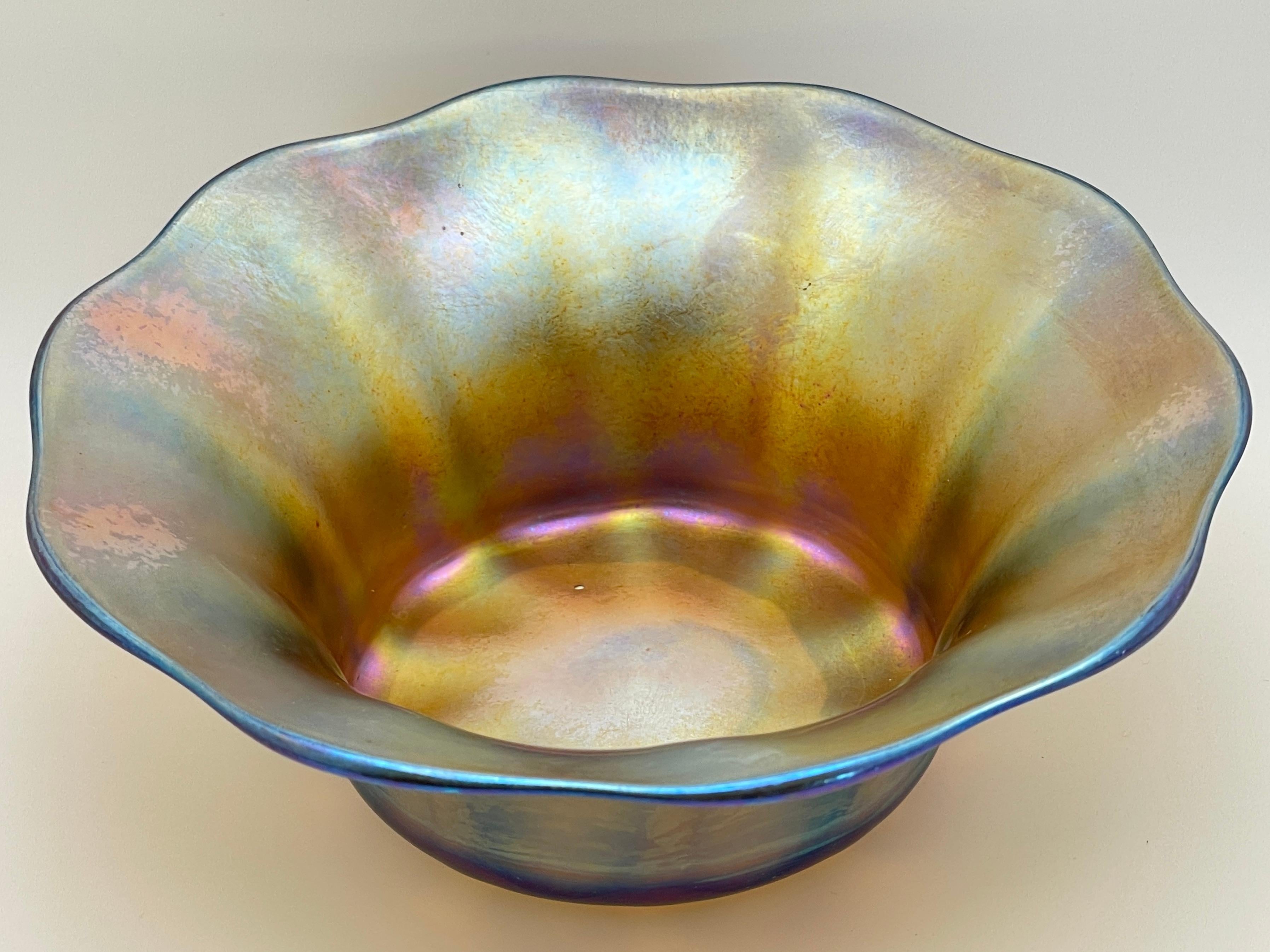 L. C. Tiffany Louis Comfort Tiffany Gold Favrile Glass Bowl Circa 1880s For Sale 3