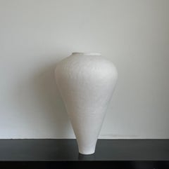 Vaso in ceramica I.L.A. in bianco opaco di Mathilde Martin