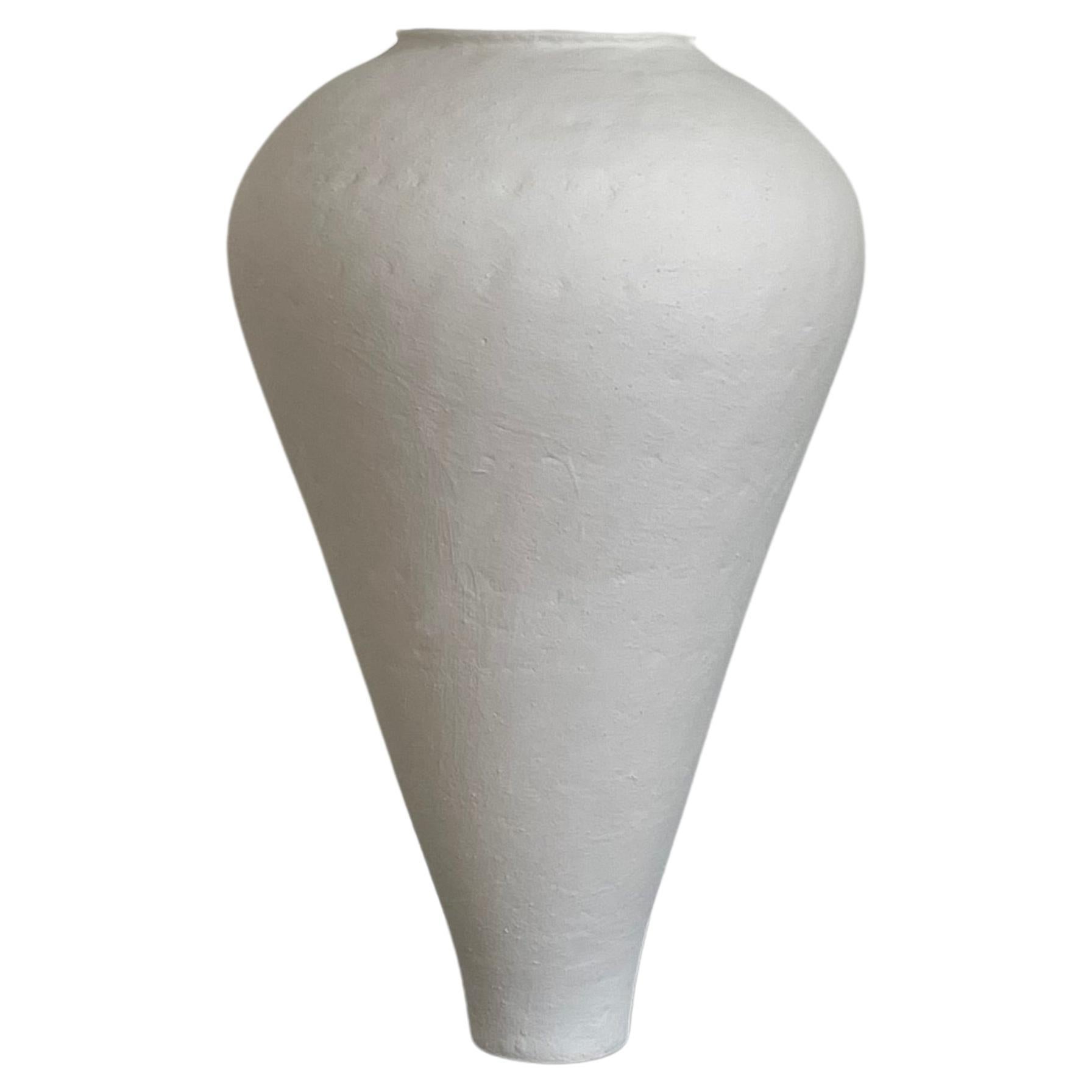 Vaso in ceramica I.L.A. in bianco opaco di Mathilde Martin in vendita