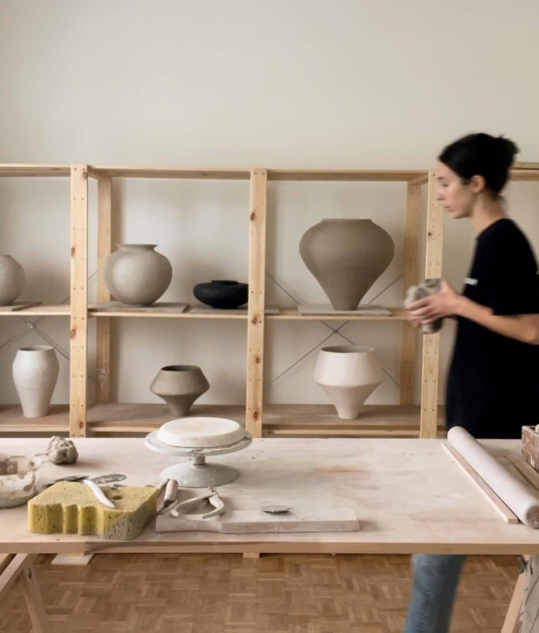 XXI secolo e contemporaneo Vaso in ceramica I.L.A. in bianco opaco di Mathilde Martin in vendita