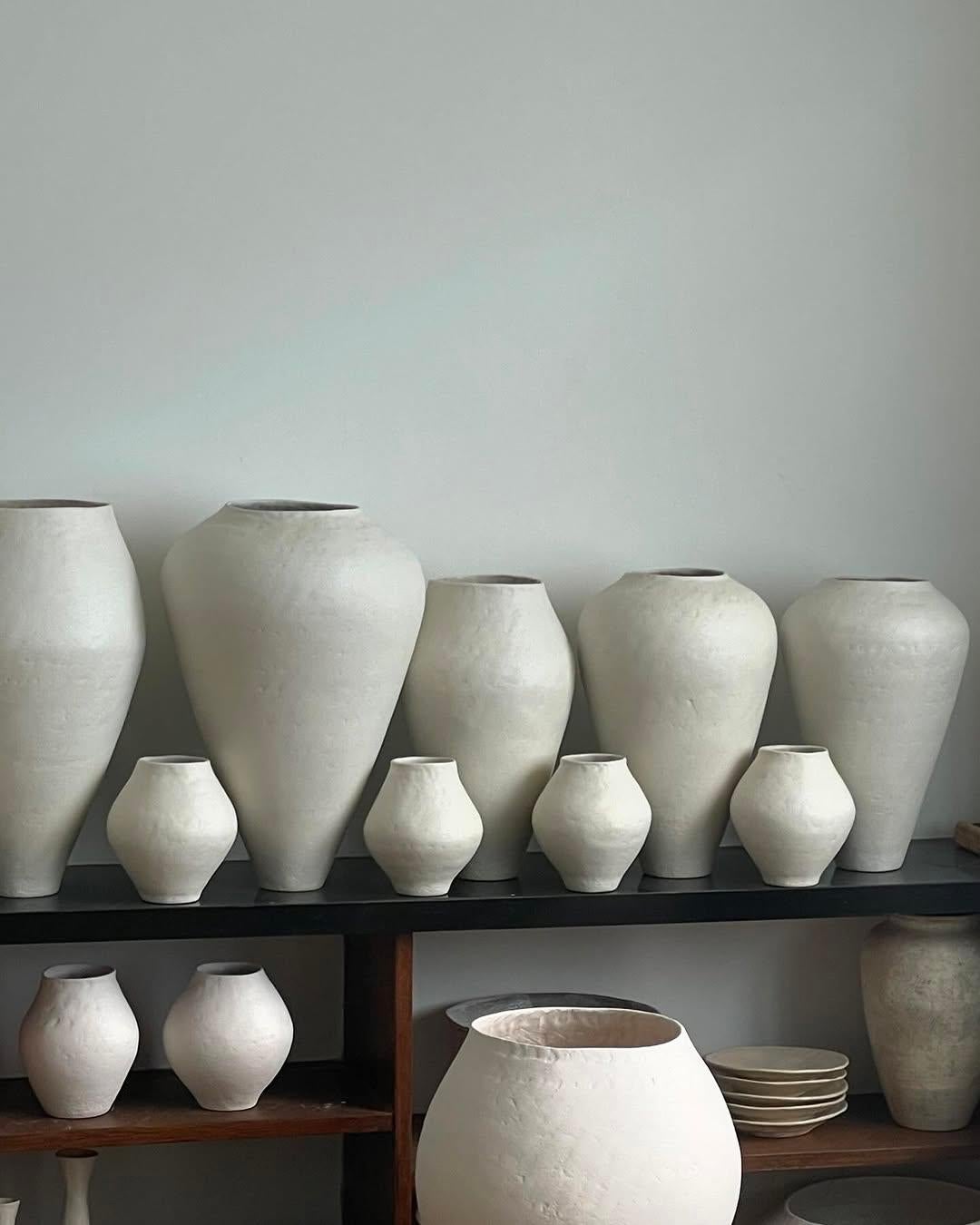 Ceramica Vaso in ceramica I.L.A. in bianco opaco di Mathilde Martin in vendita