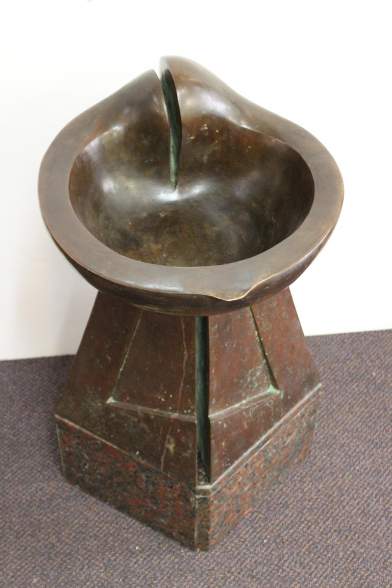 L. Filippi Abstract Bronze Outdoor Fountain on Granite Base In Good Condition For Sale In New York, NY