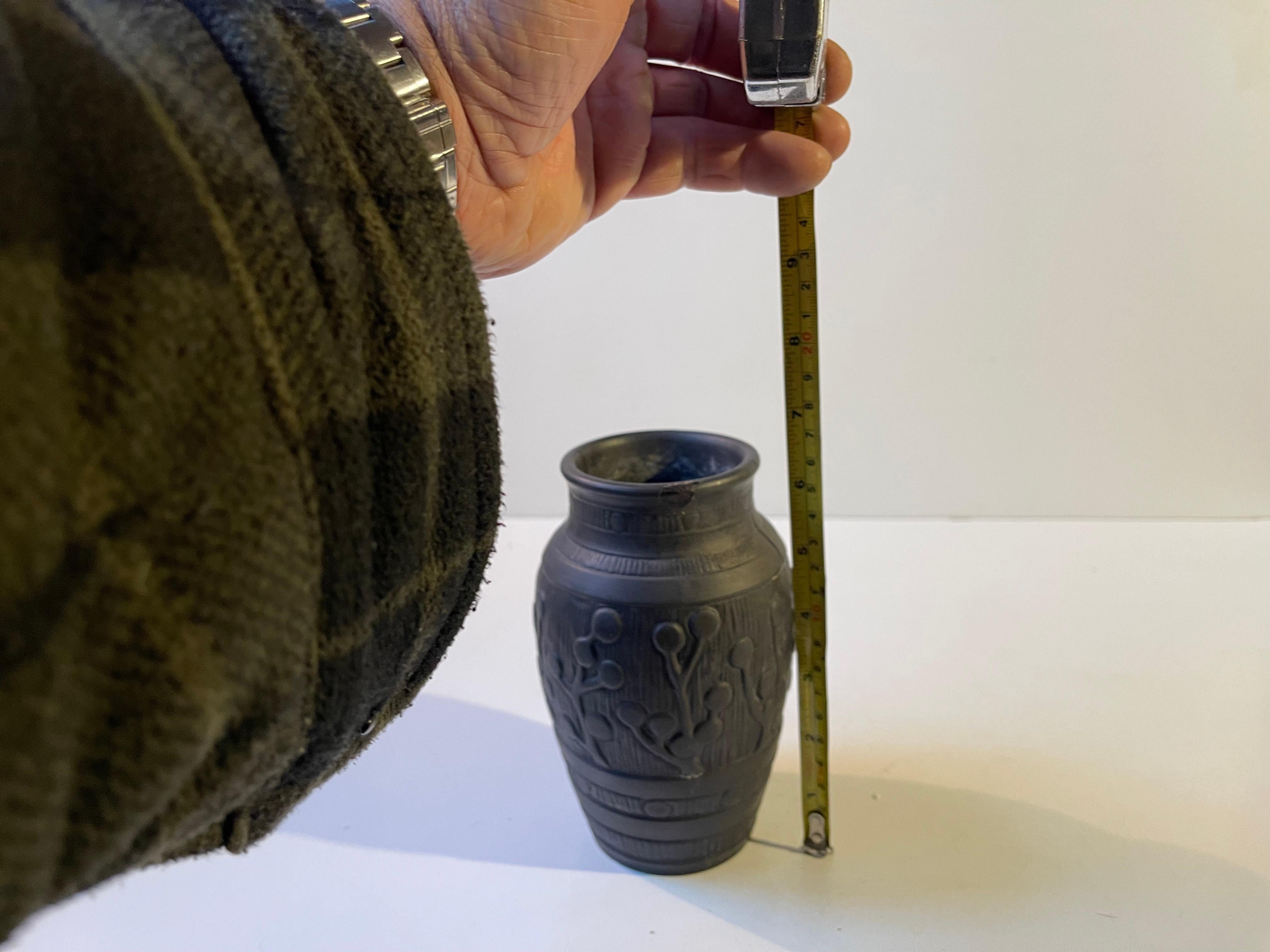 L. Hjorth Black Jugend Terracotta Vase in the style of Thorvald Bindesbøll, 1890 In Good Condition For Sale In Esbjerg, DK