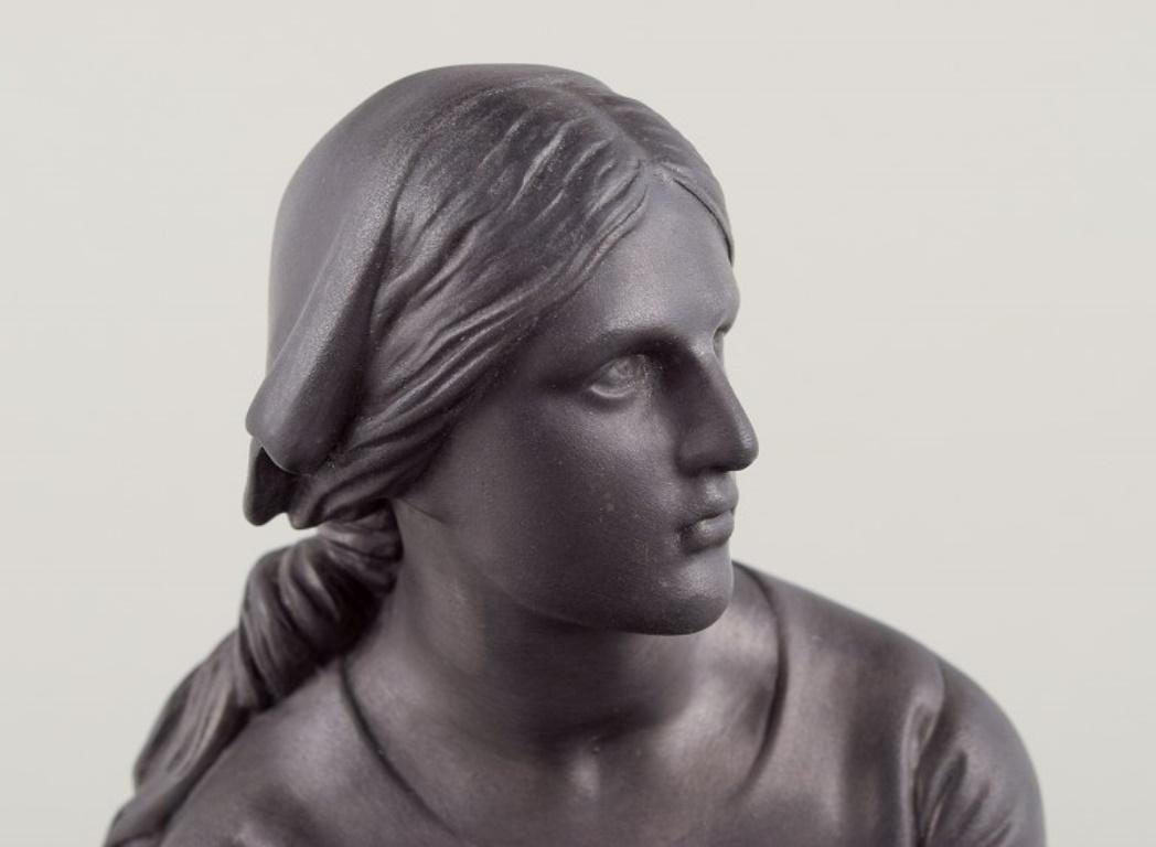L. Hjorth, Bornholm.  Figura de Juana de Arco en terracota negra. Danés en venta