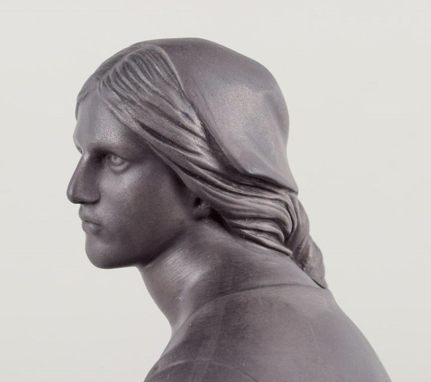 L. Hjorth, Bornholm.  Figura de Juana de Arco en terracota negra. Terracota en venta