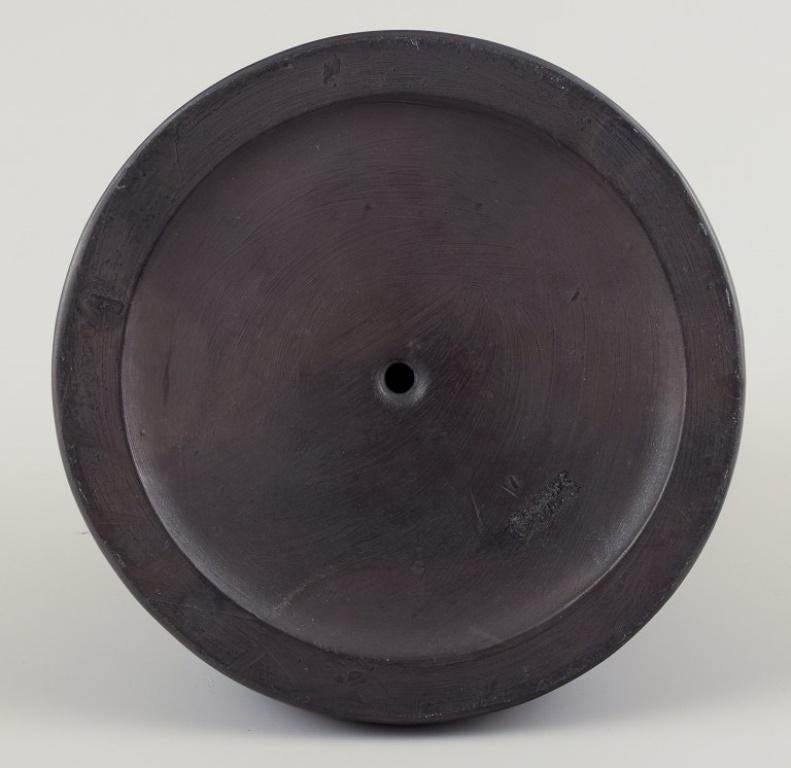 L. Hjorth, Bornholm.  Figura de Juana de Arco en terracota negra. en venta 3