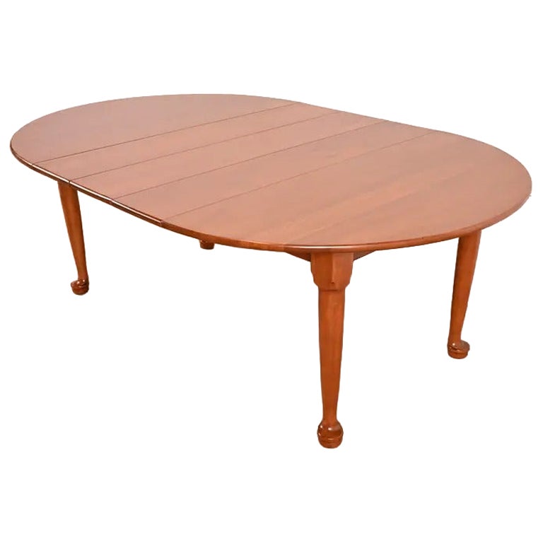 Mesa de comedor de estilo colonial americano de madera de cerezo de L. & J. G. Stickley, recién restaurada en venta