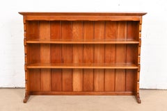 L. & J. G. Stickley American Colonial Solid Cherry Wood Hutch or Bookcase, années 1950