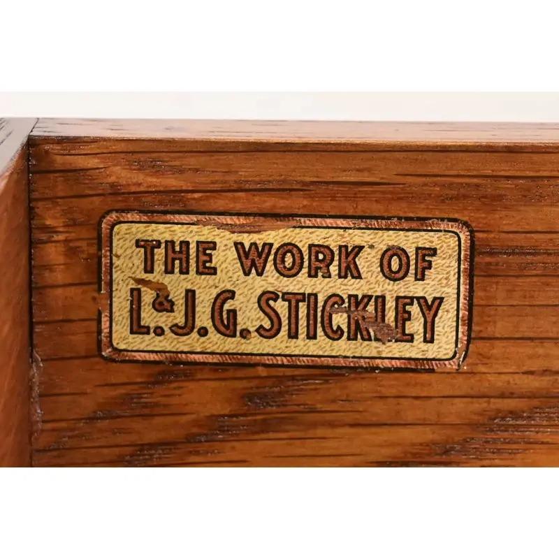 L. & J. G. Stickley Antiker Arts & Crafts-Schreibtisch aus Eichenholz im Missionsstil, neu lackiert im Angebot 4