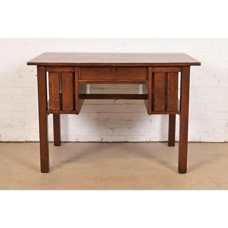 L. & J. G. Stickley Antiker Arts & Crafts-Schreibtisch aus Eichenholz im Missionsstil, neu lackiert (Arts and Crafts) im Angebot